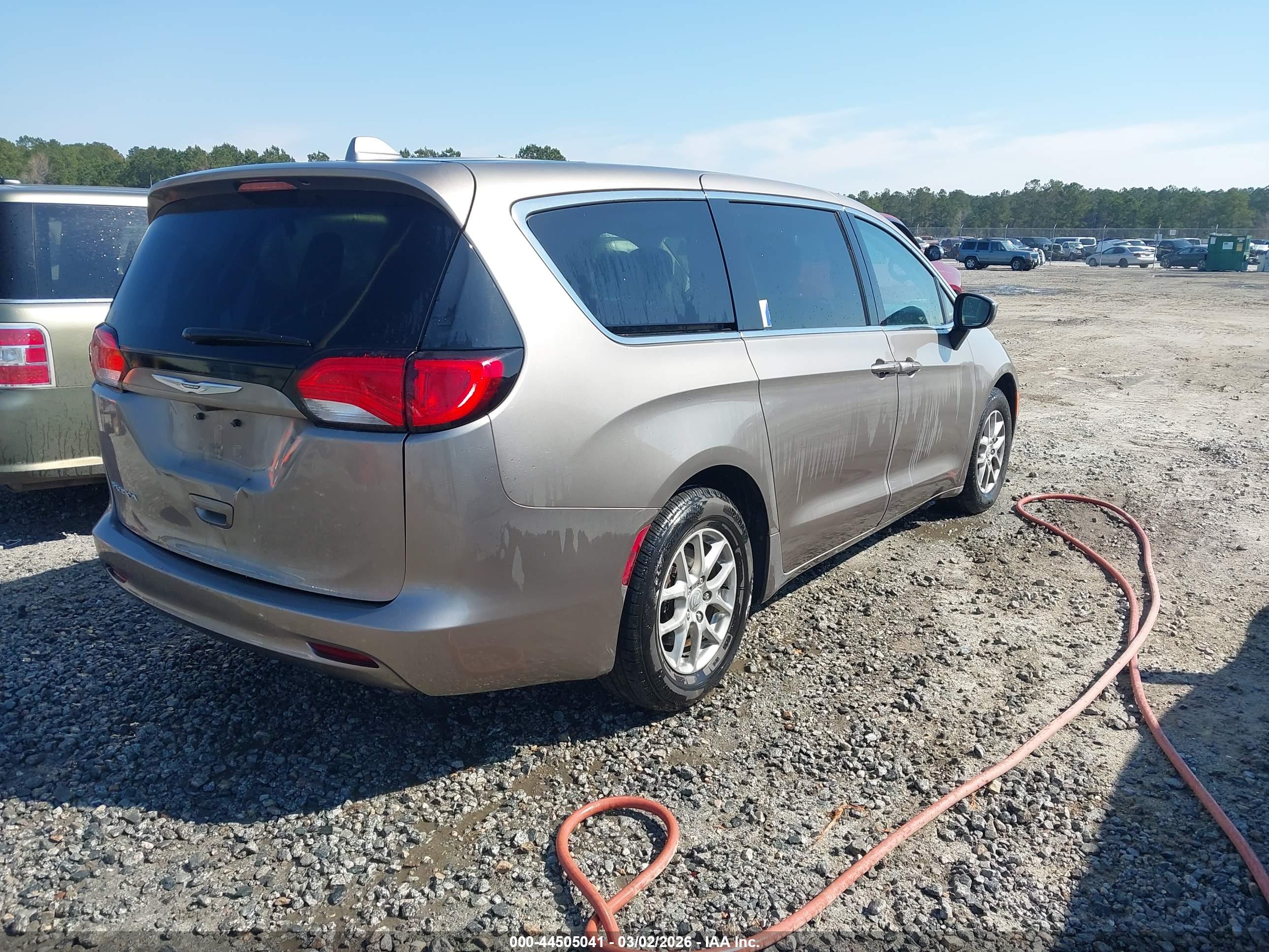 CHRYSLER PACIFICA image 4