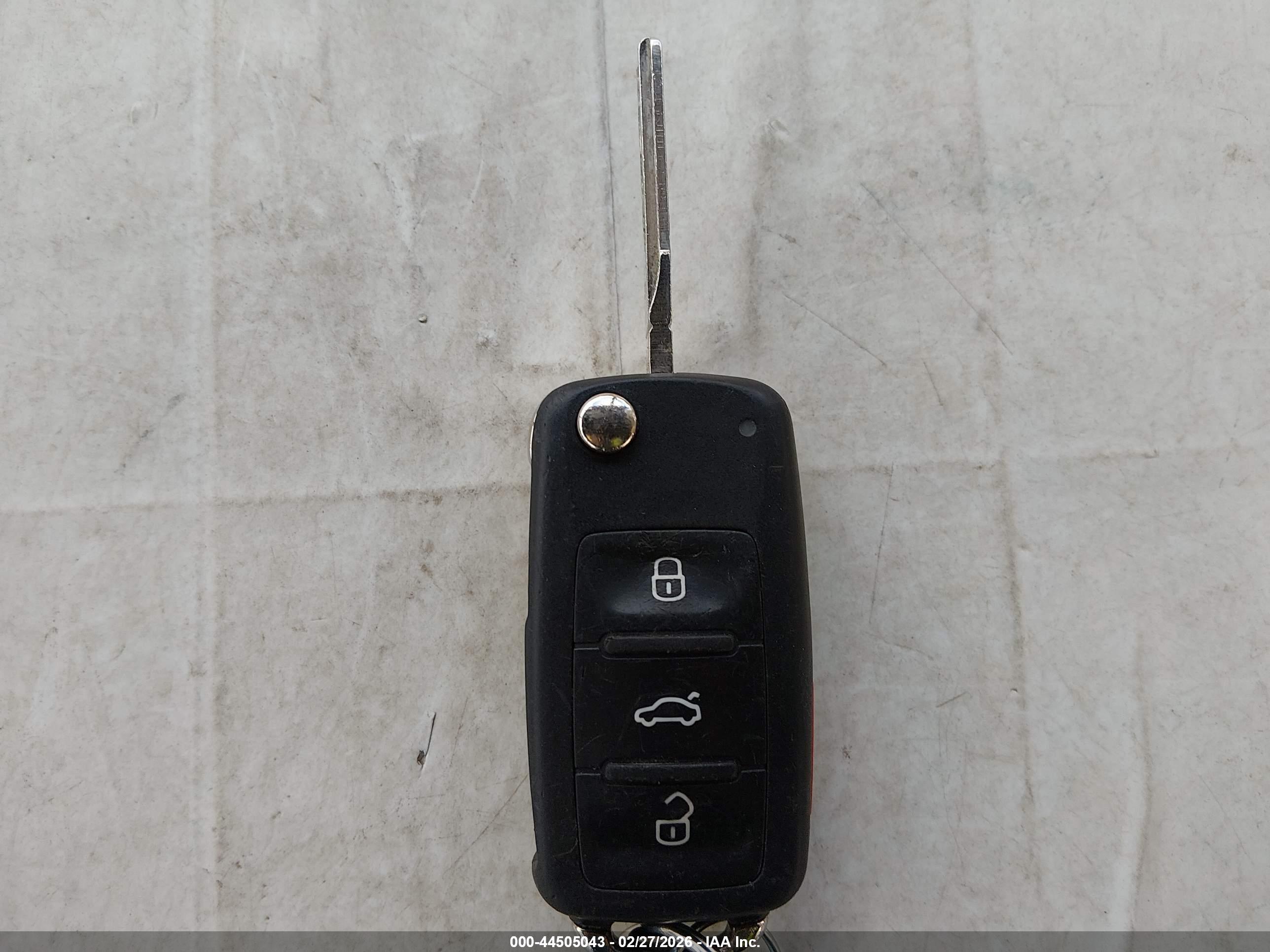 VOLKSWAGEN BEETLE image 11