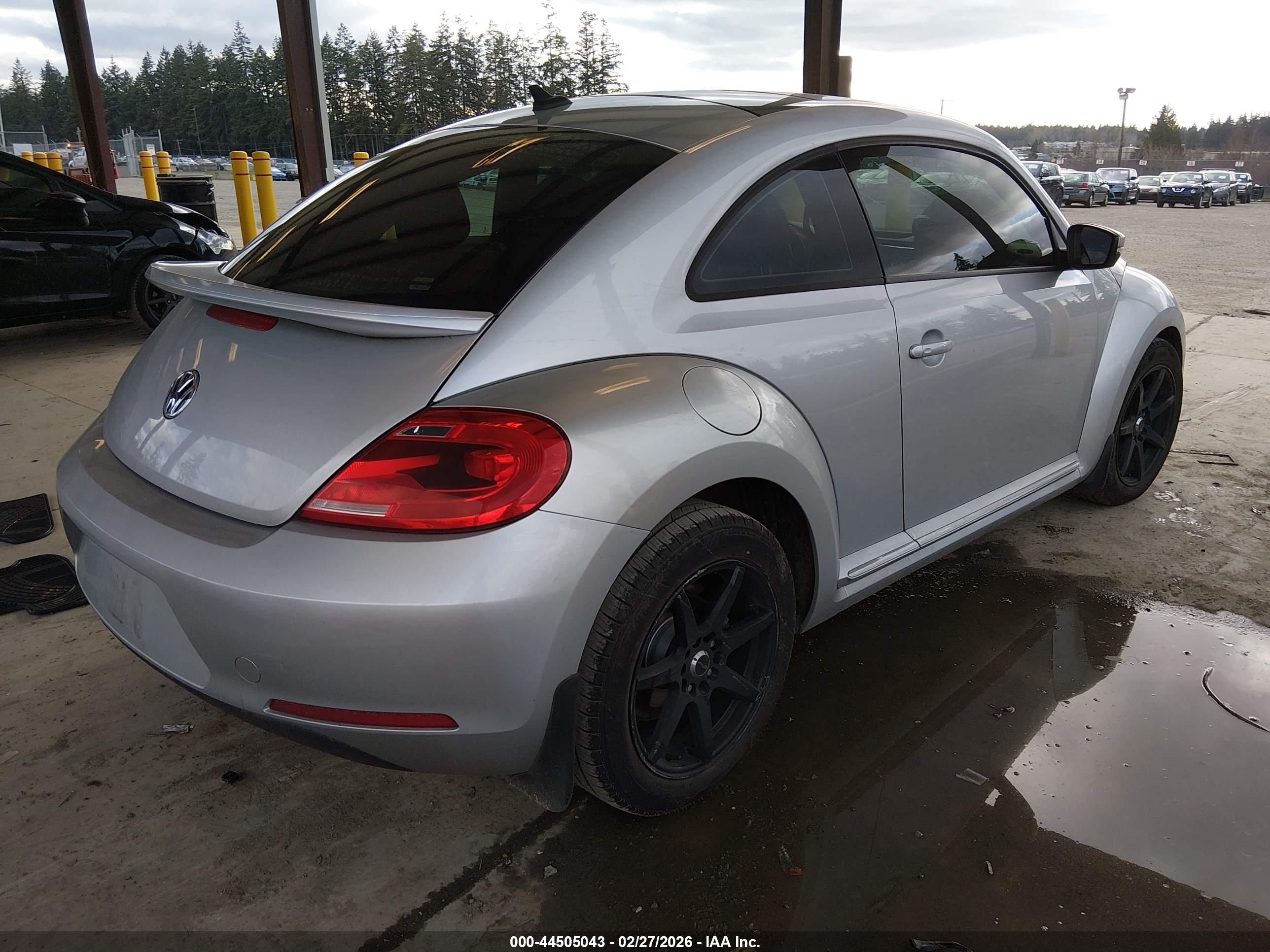 VOLKSWAGEN BEETLE image 4