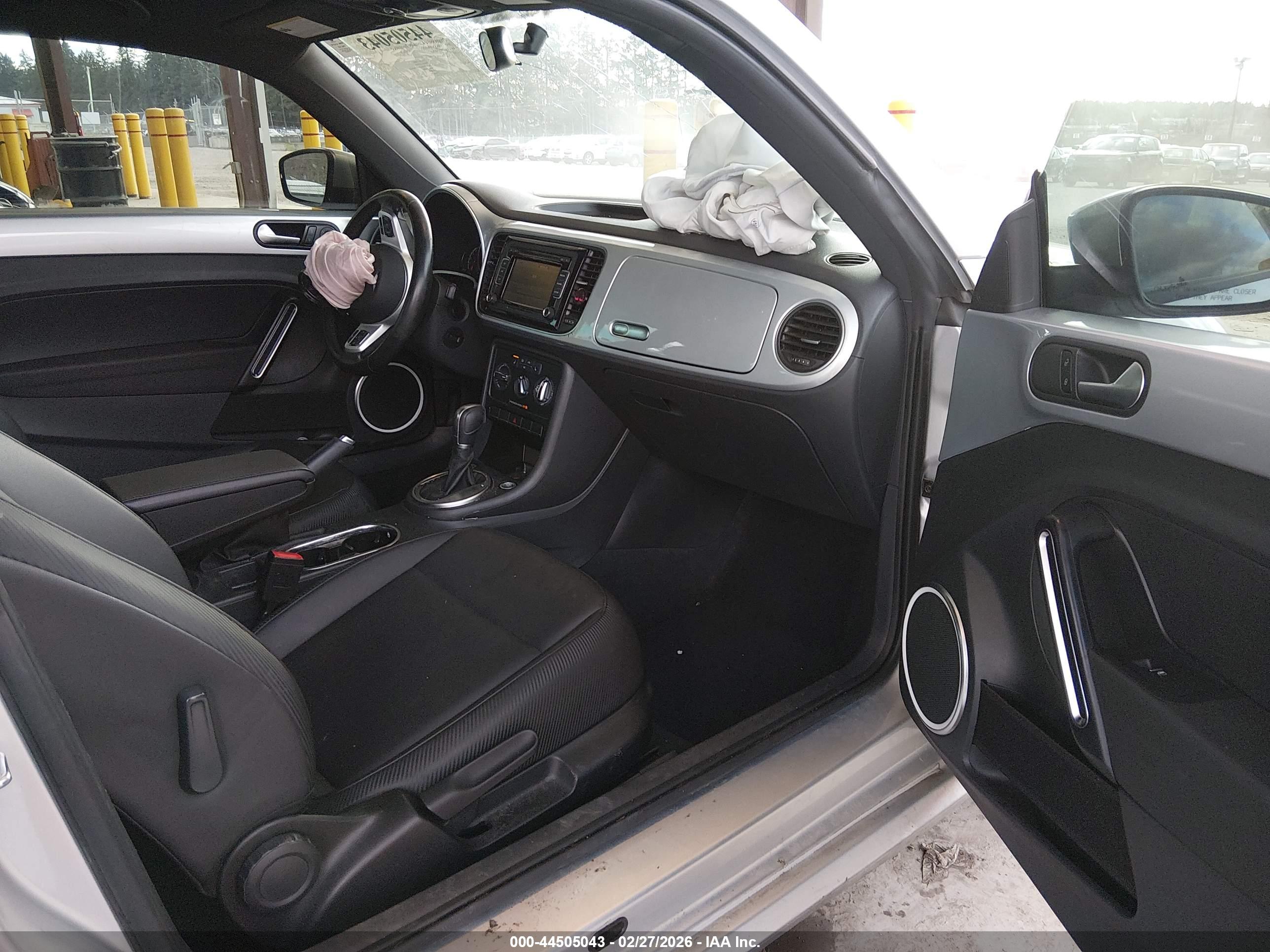 VOLKSWAGEN BEETLE image 5