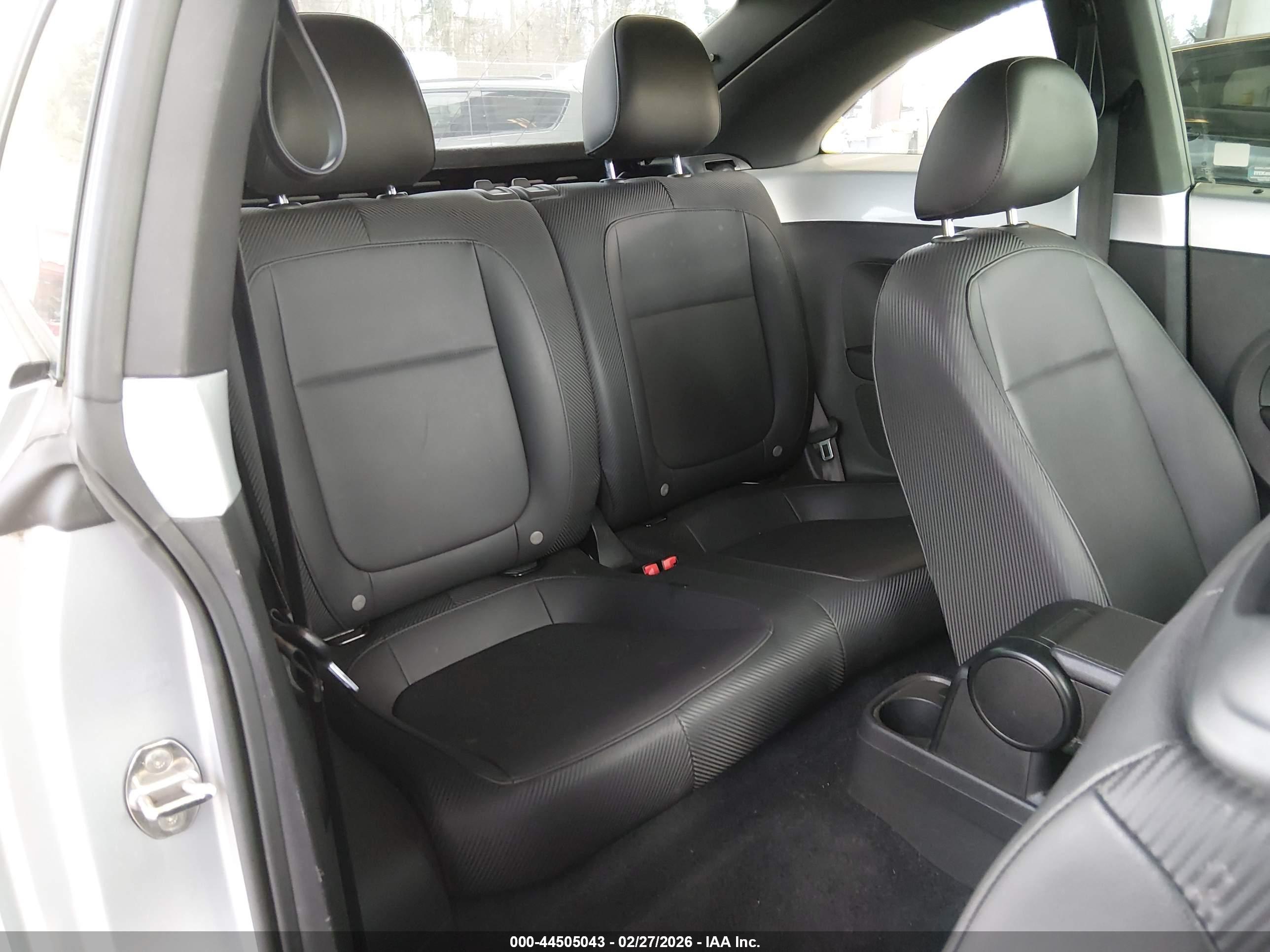 VOLKSWAGEN BEETLE image 8