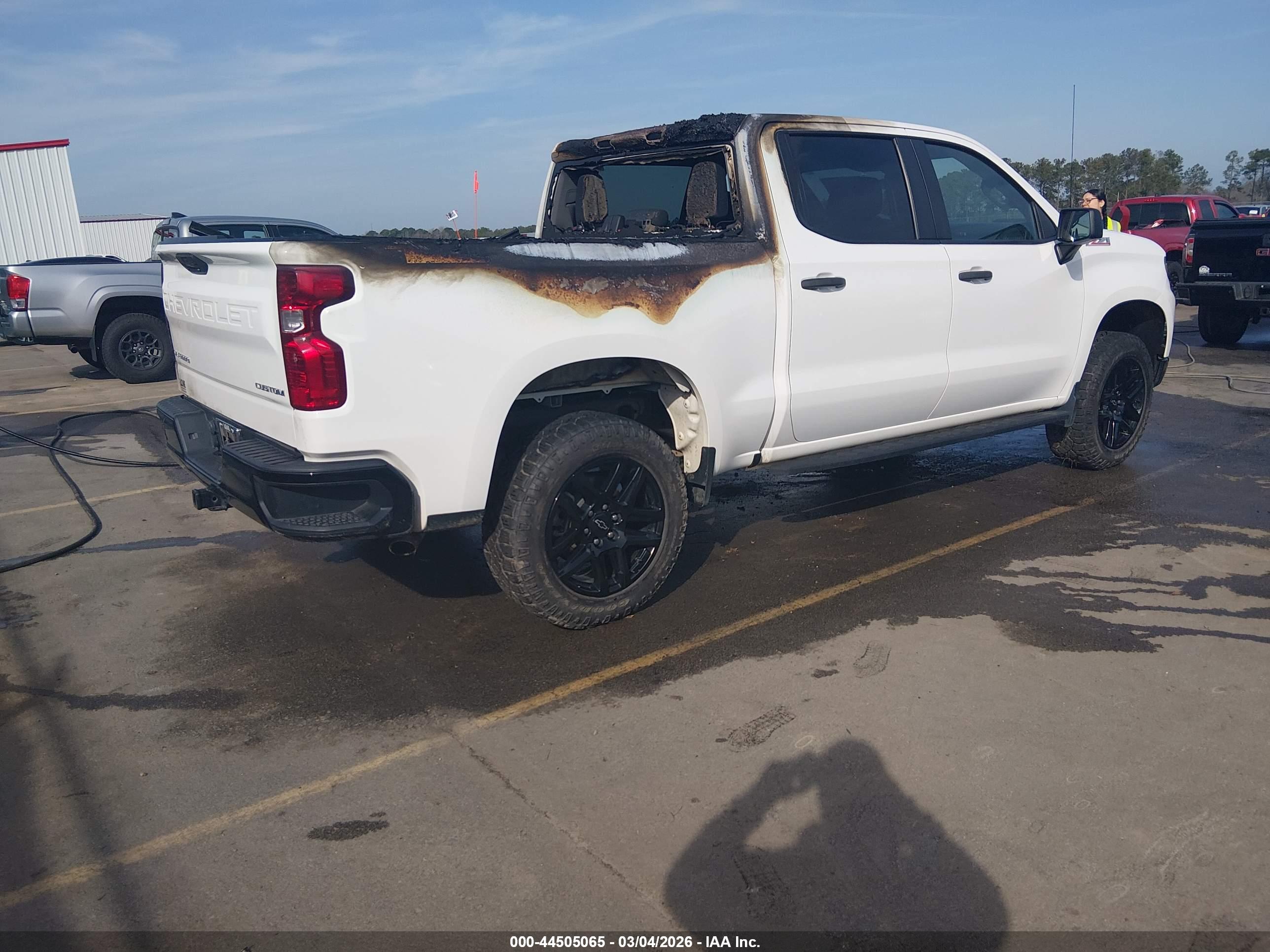 CHEVROLET SILVERADO image 4