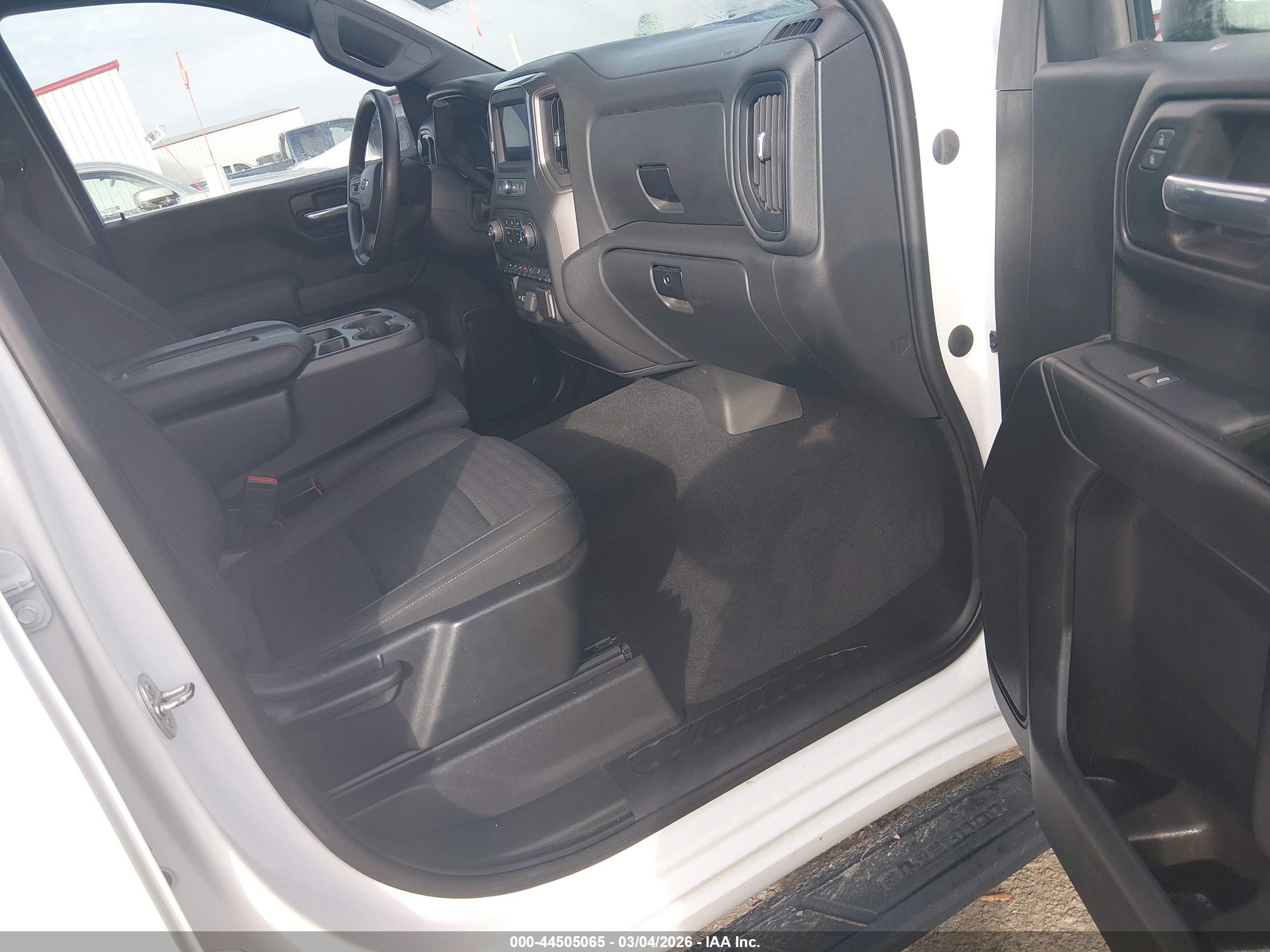 CHEVROLET SILVERADO image 5