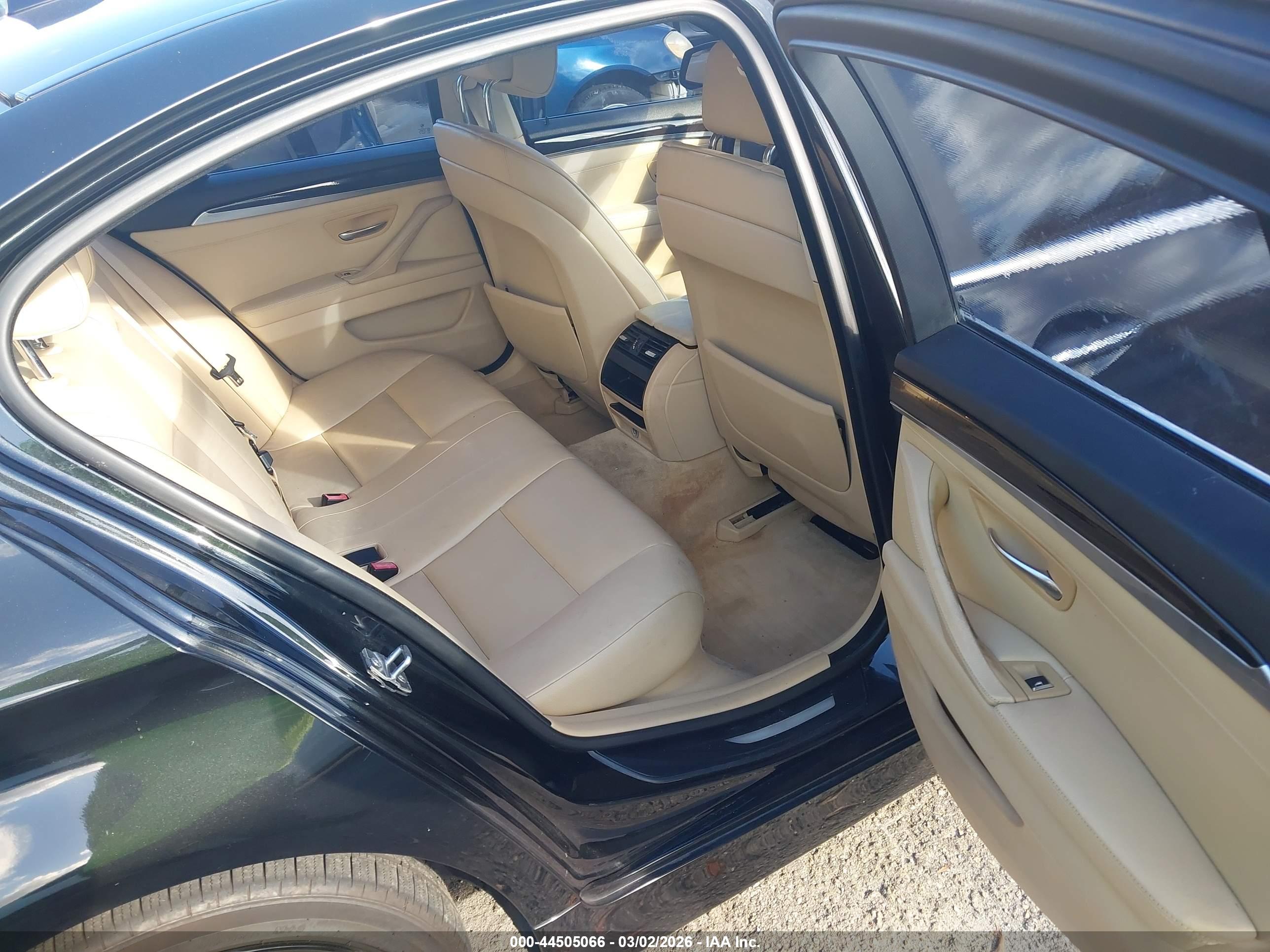 BMW 528I image 8