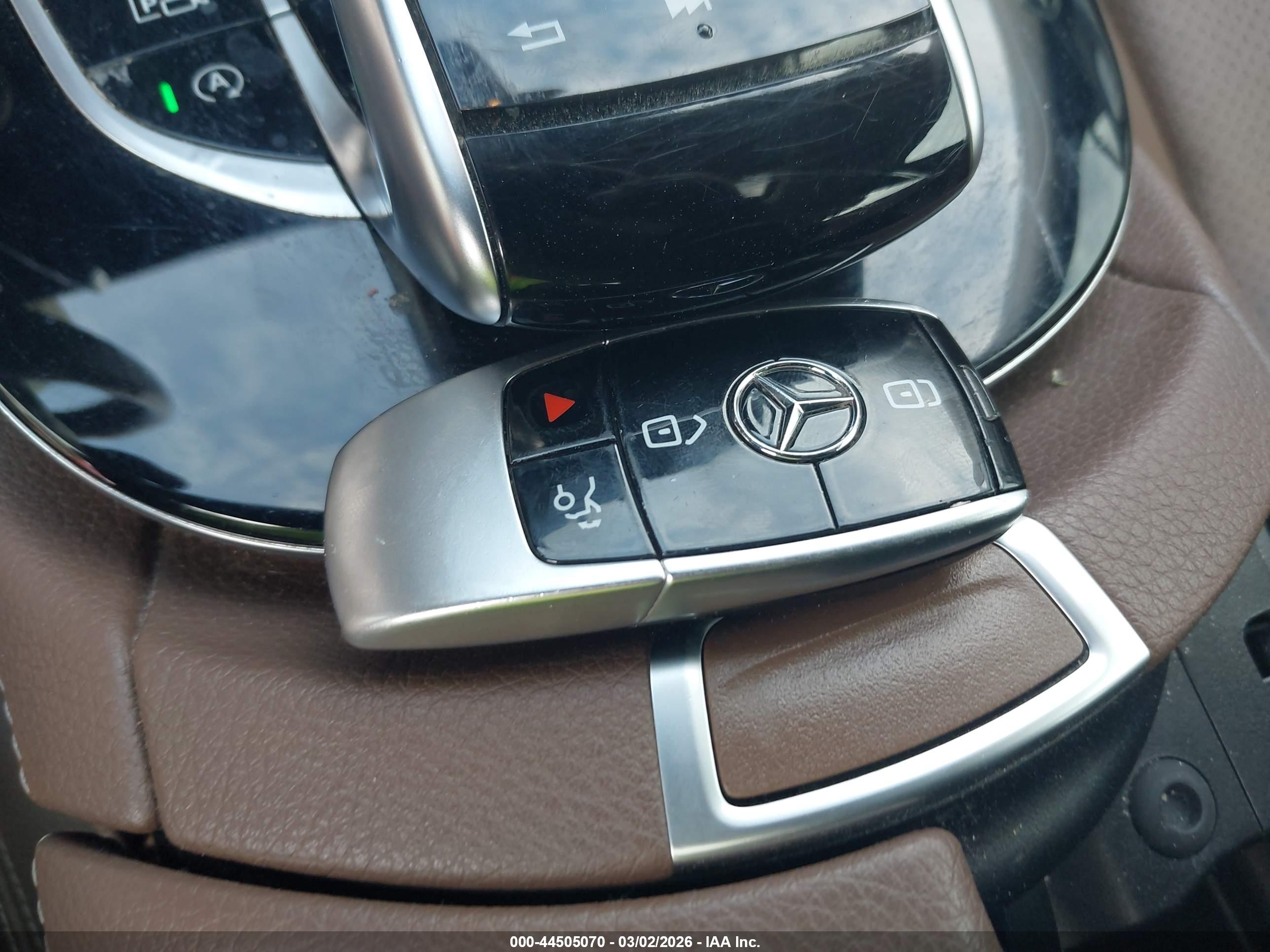 MERCEDES-BENZ E image 11