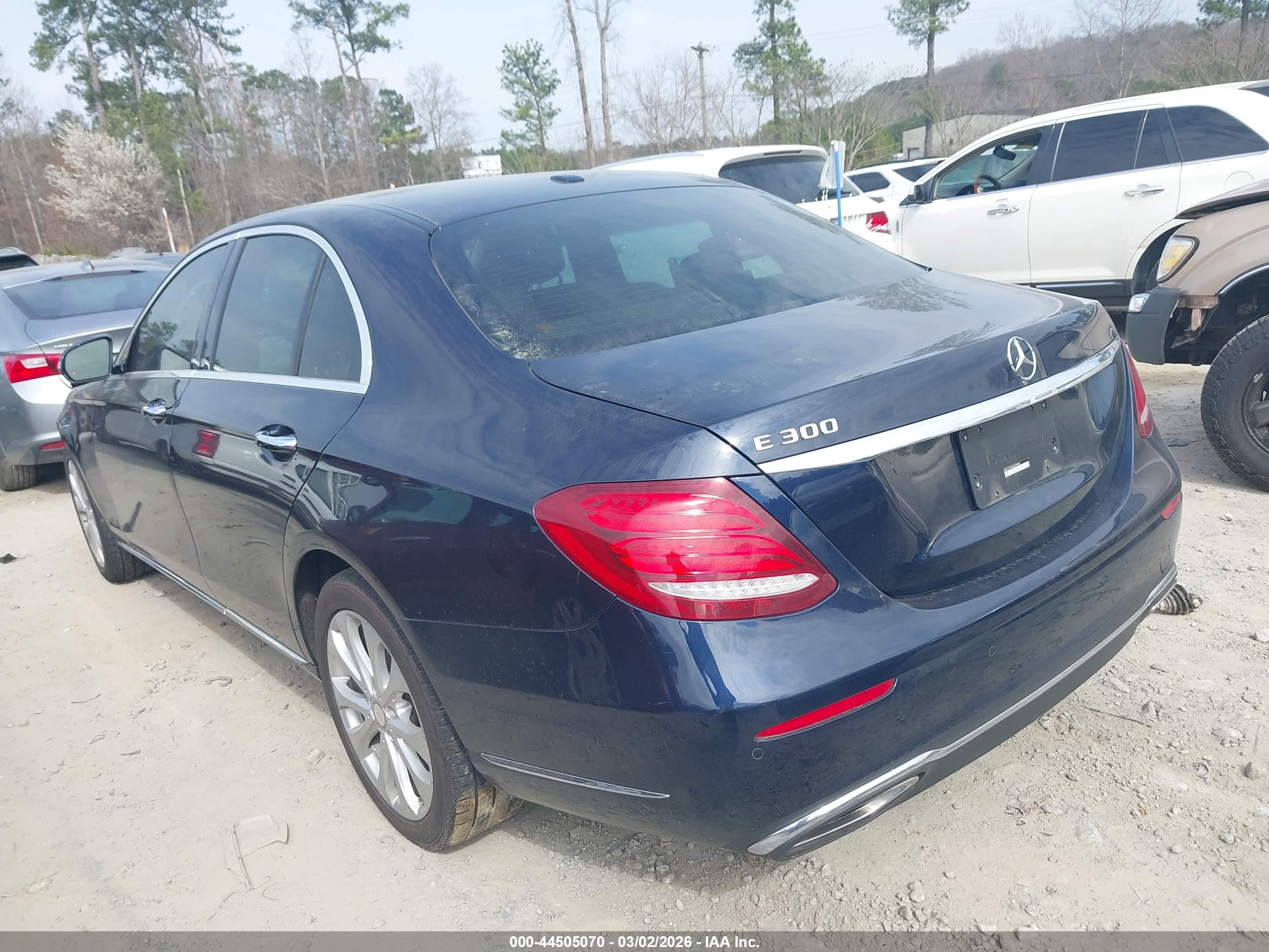 MERCEDES-BENZ E image 3