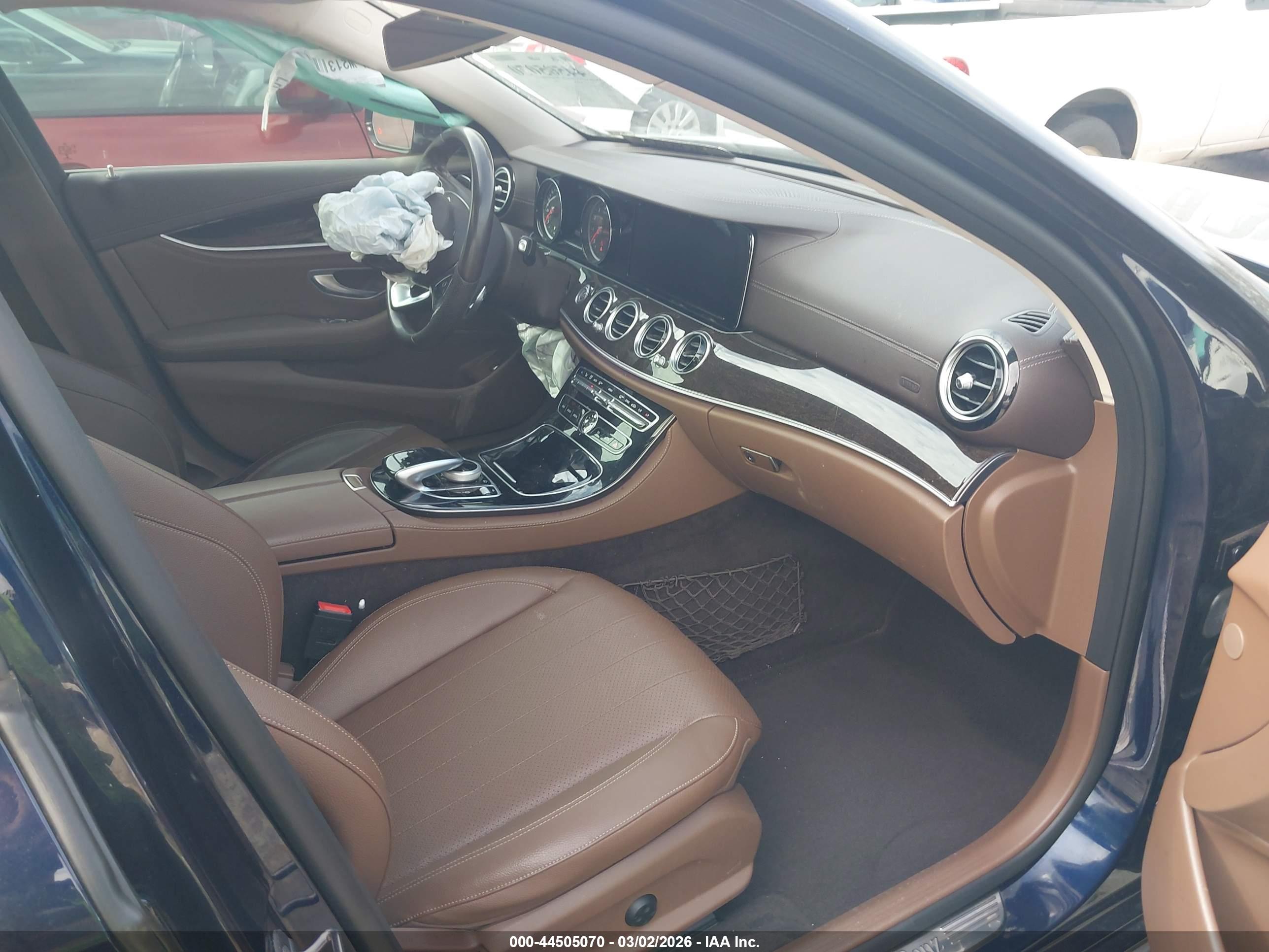 MERCEDES-BENZ E image 5