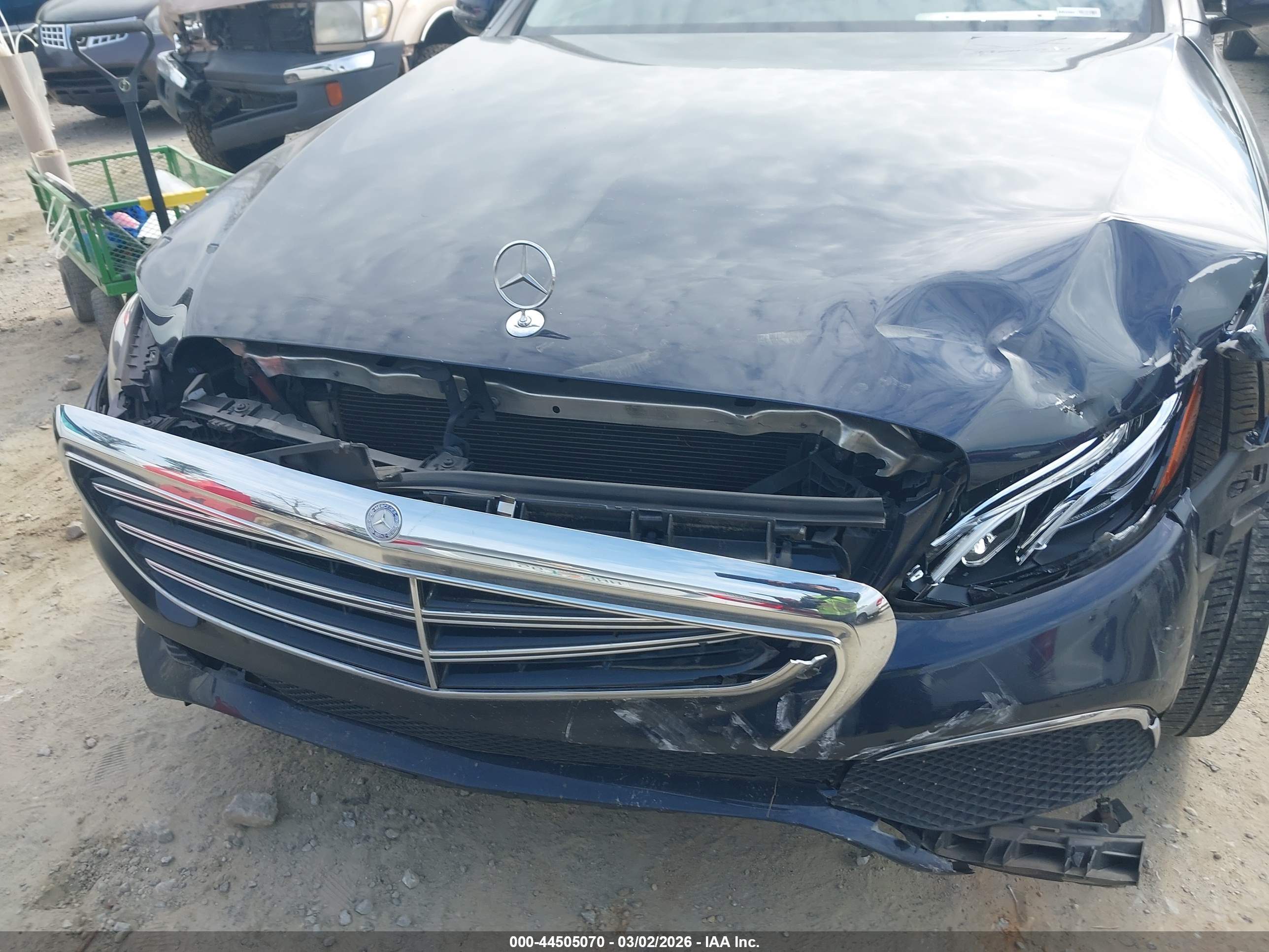 MERCEDES-BENZ E image 6