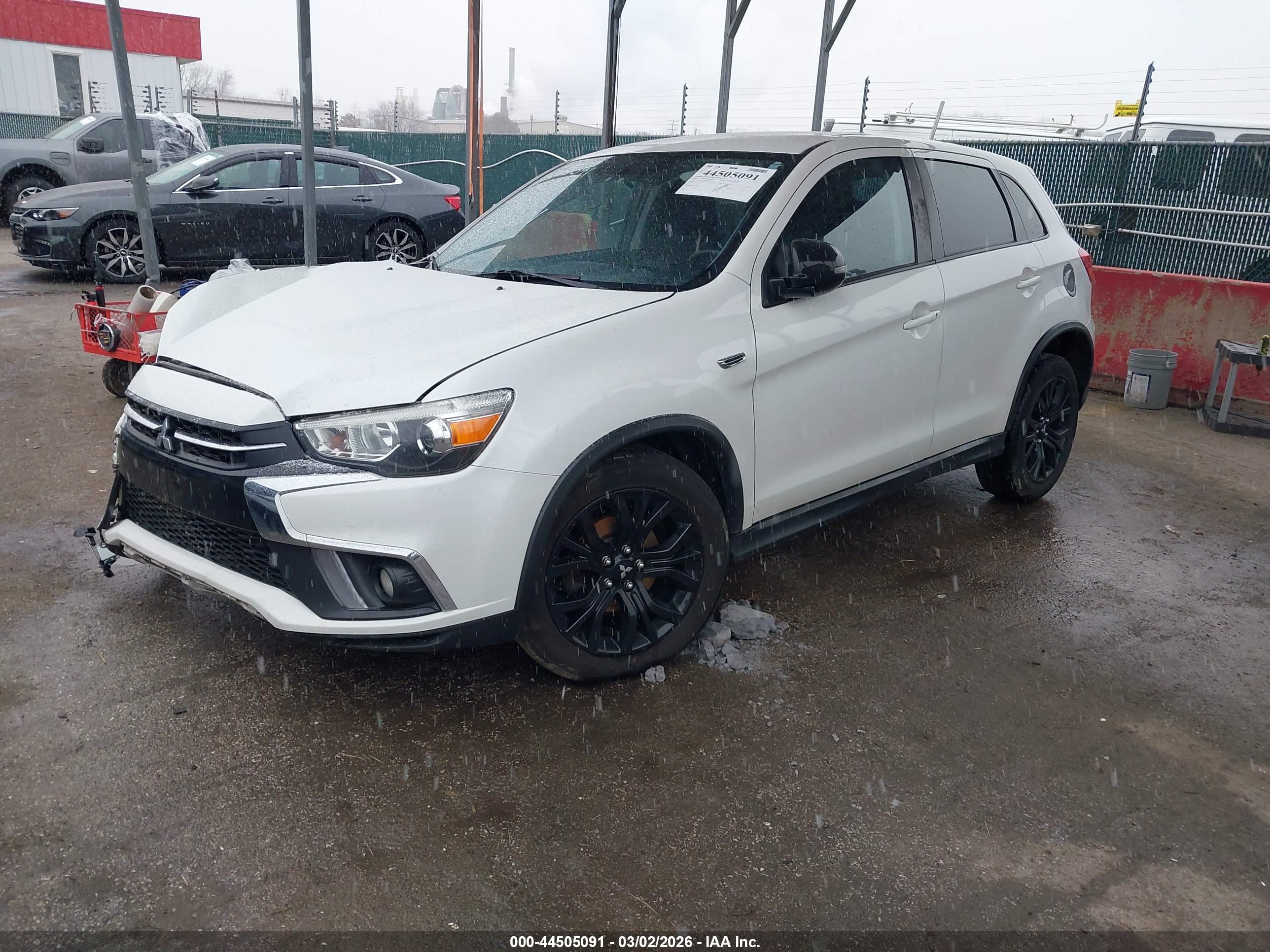MITSUBISHI OUTLANDER image 2