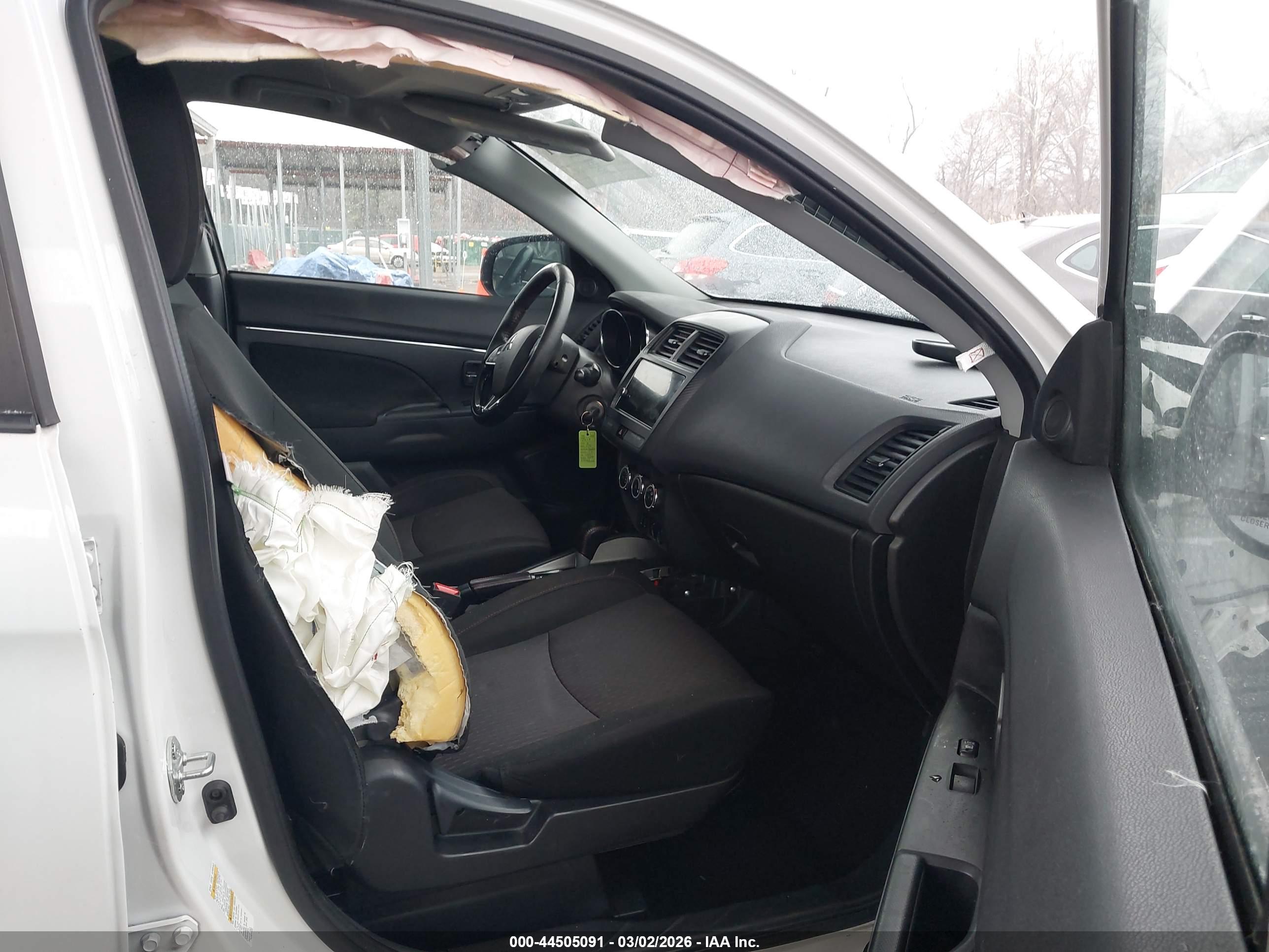 MITSUBISHI OUTLANDER image 5