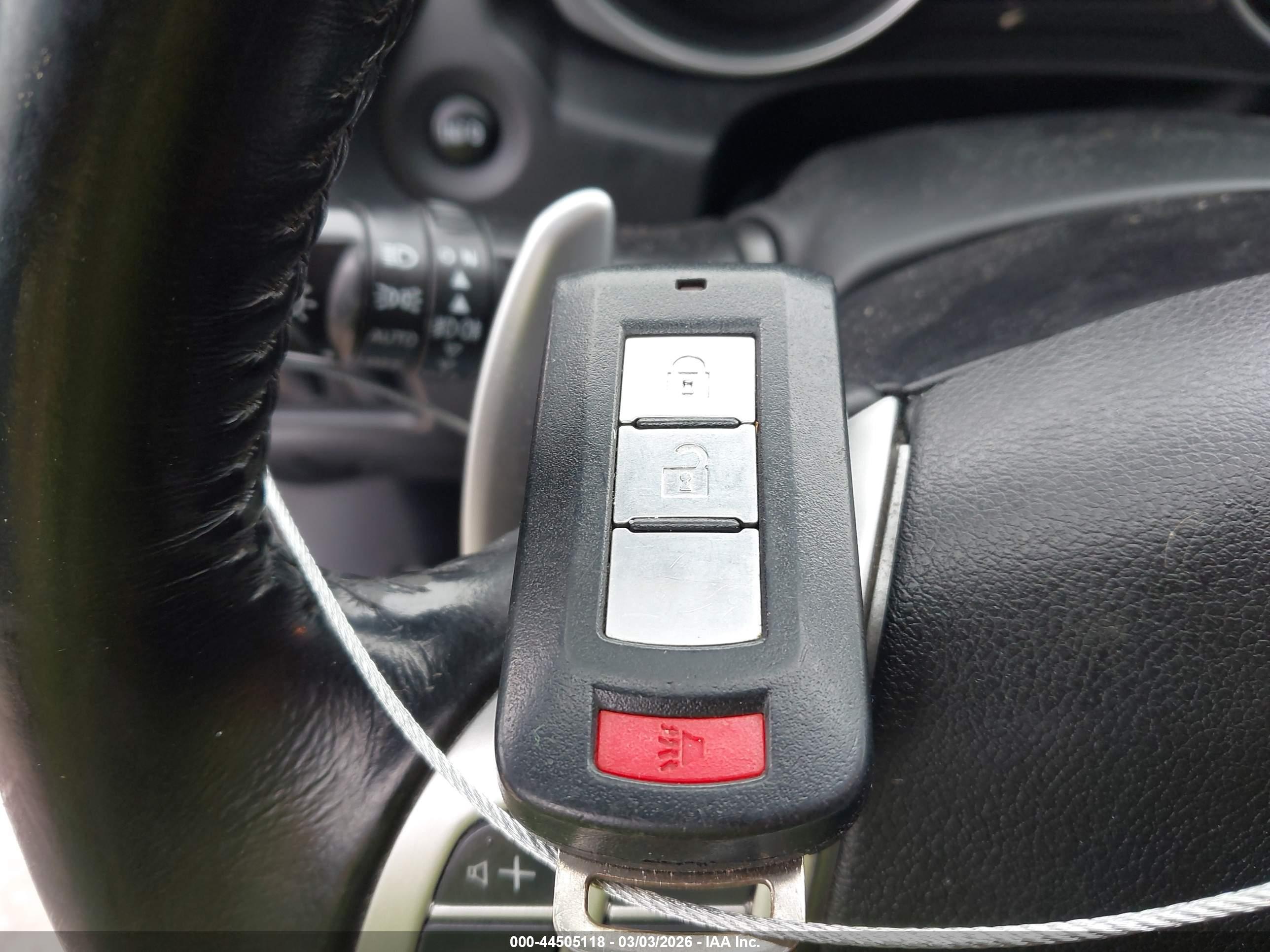 MITSUBISHI OUTLANDER image 11