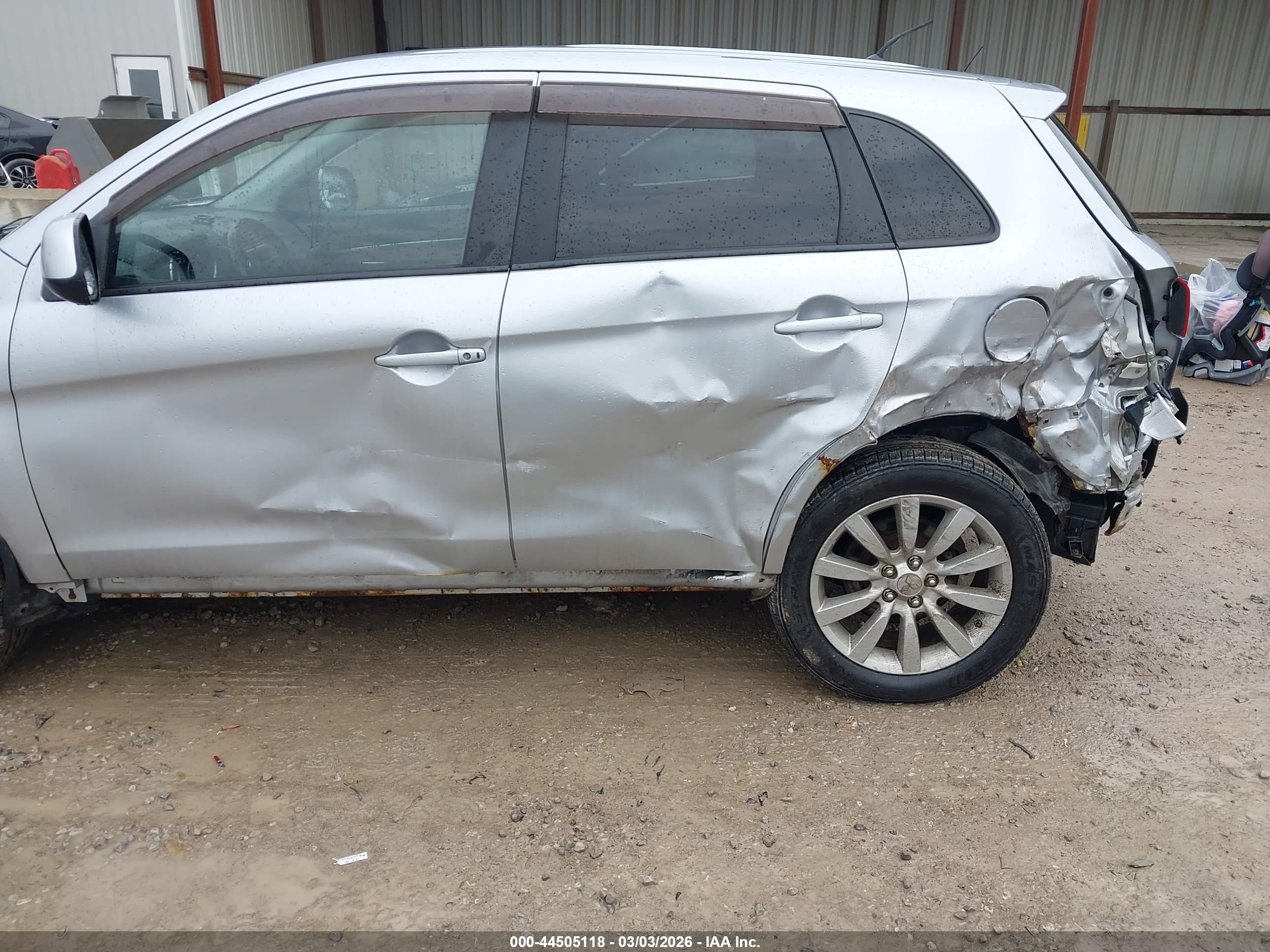 MITSUBISHI OUTLANDER image 6