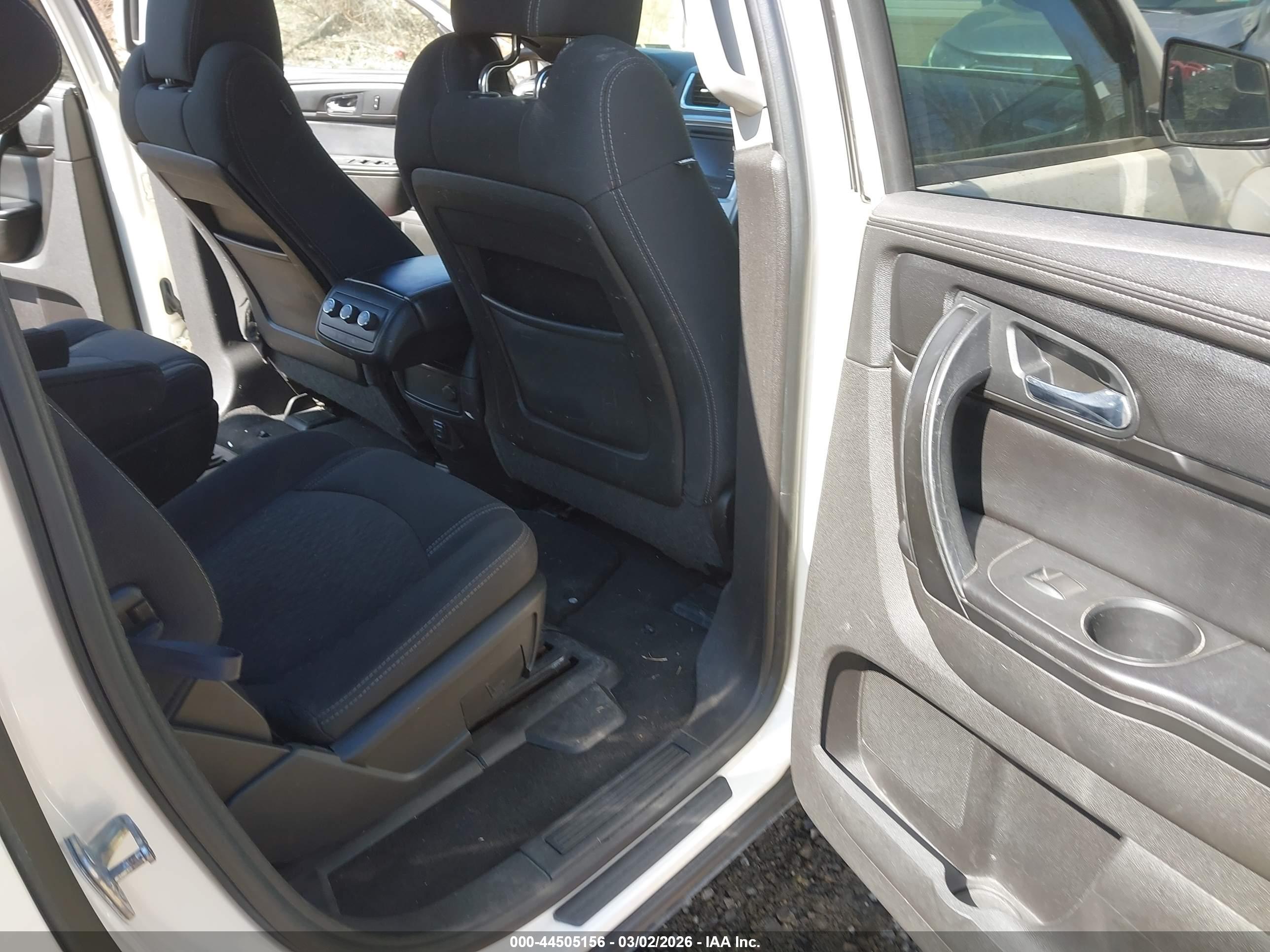 GMC ACADIA image 8