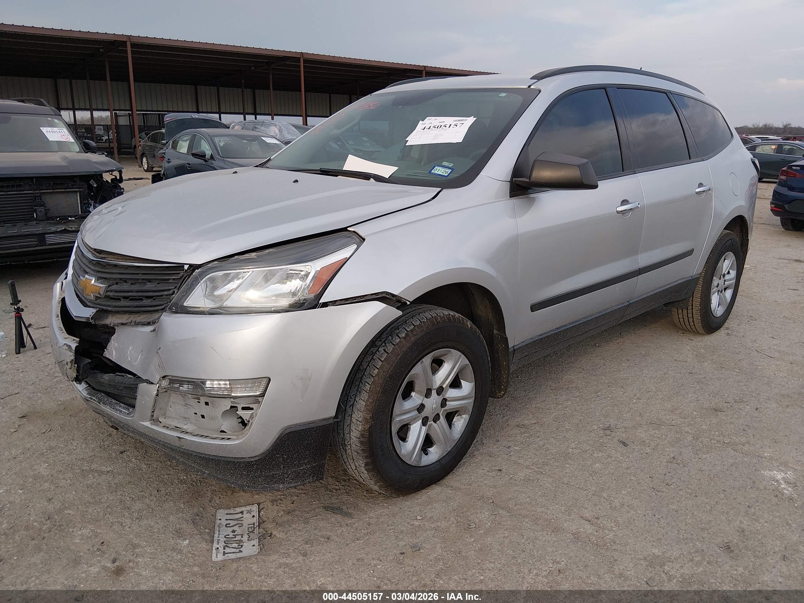 CHEVROLET TRAVERSE image 2