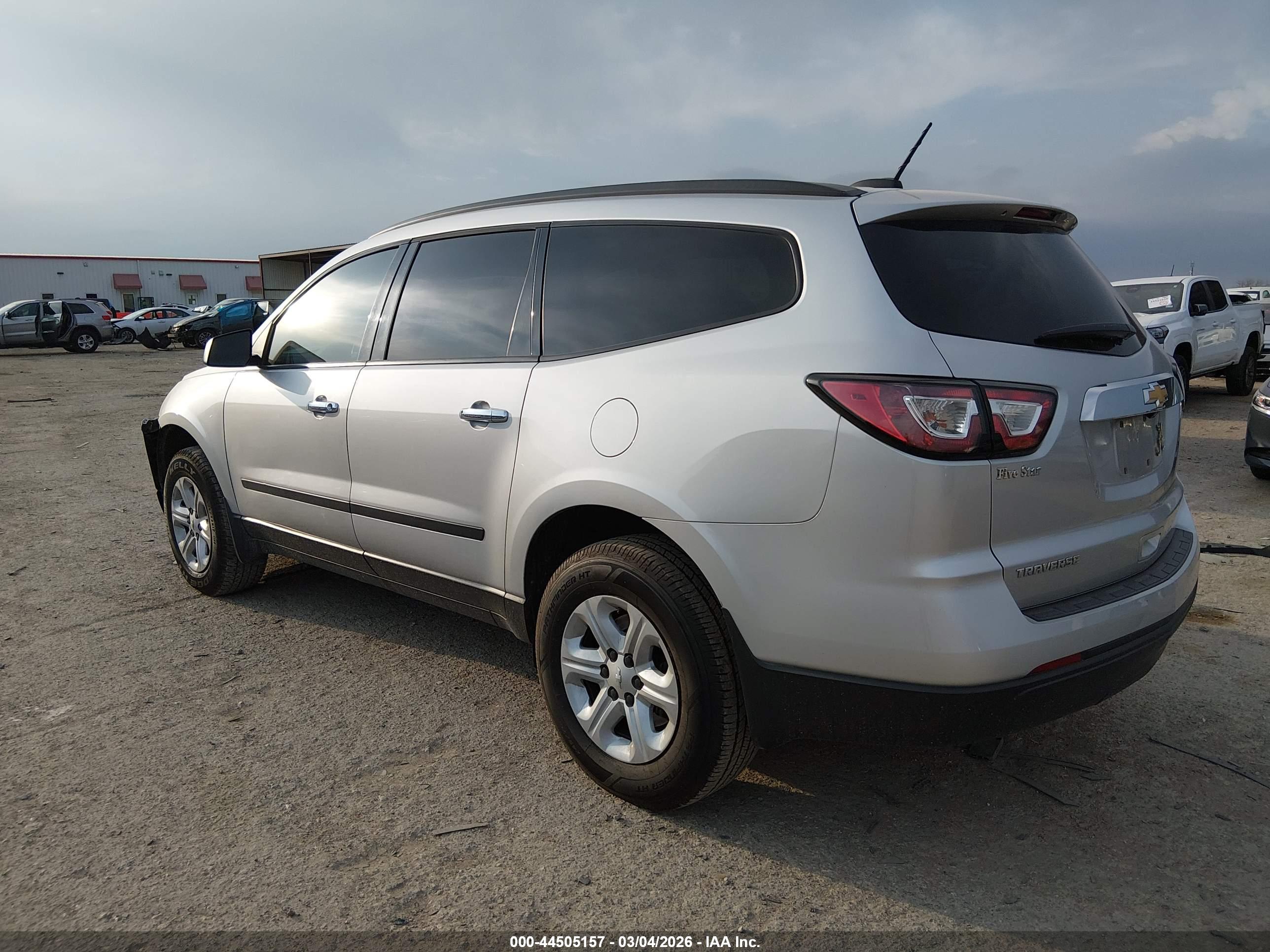 CHEVROLET TRAVERSE image 3