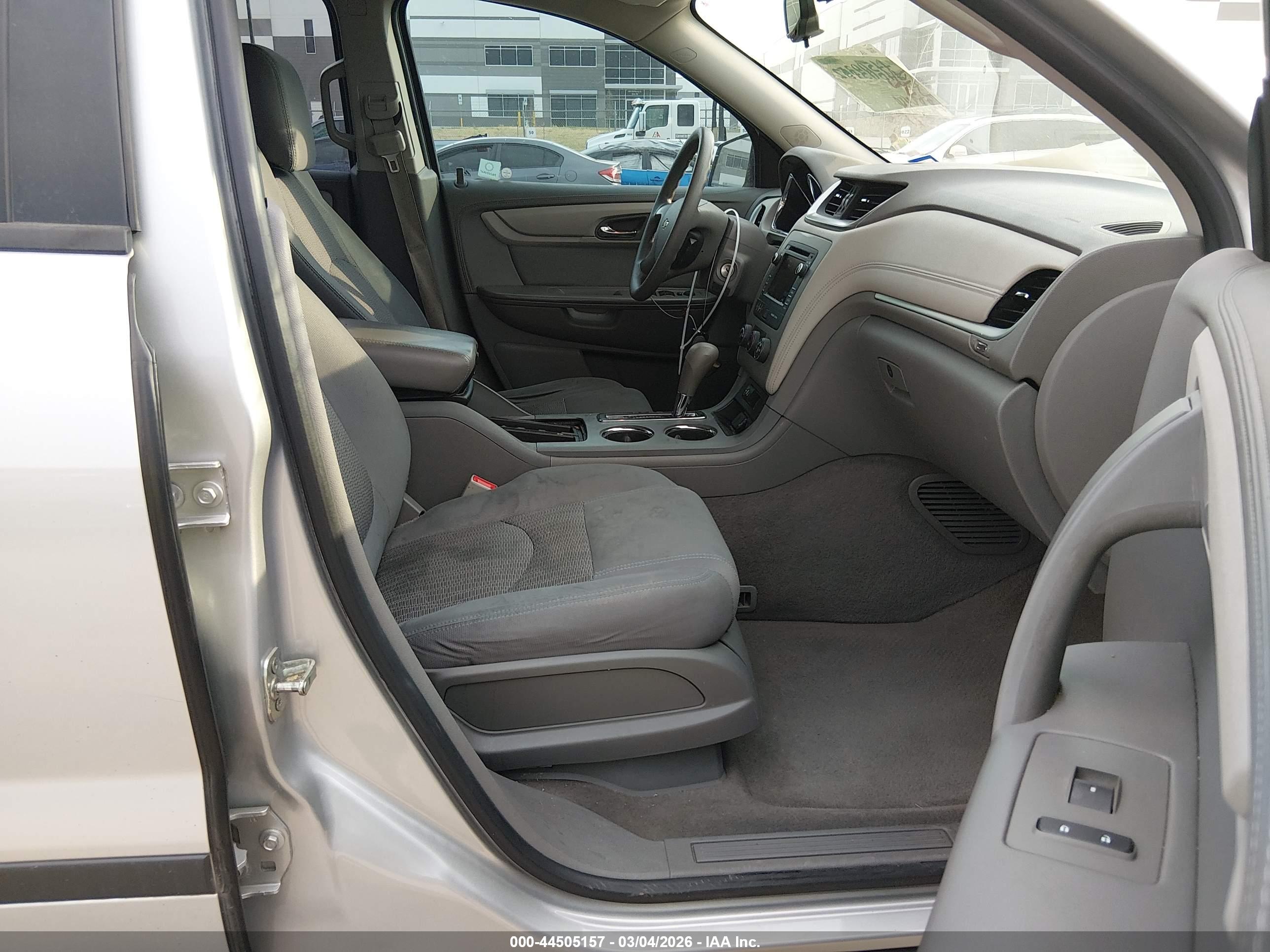 CHEVROLET TRAVERSE image 5