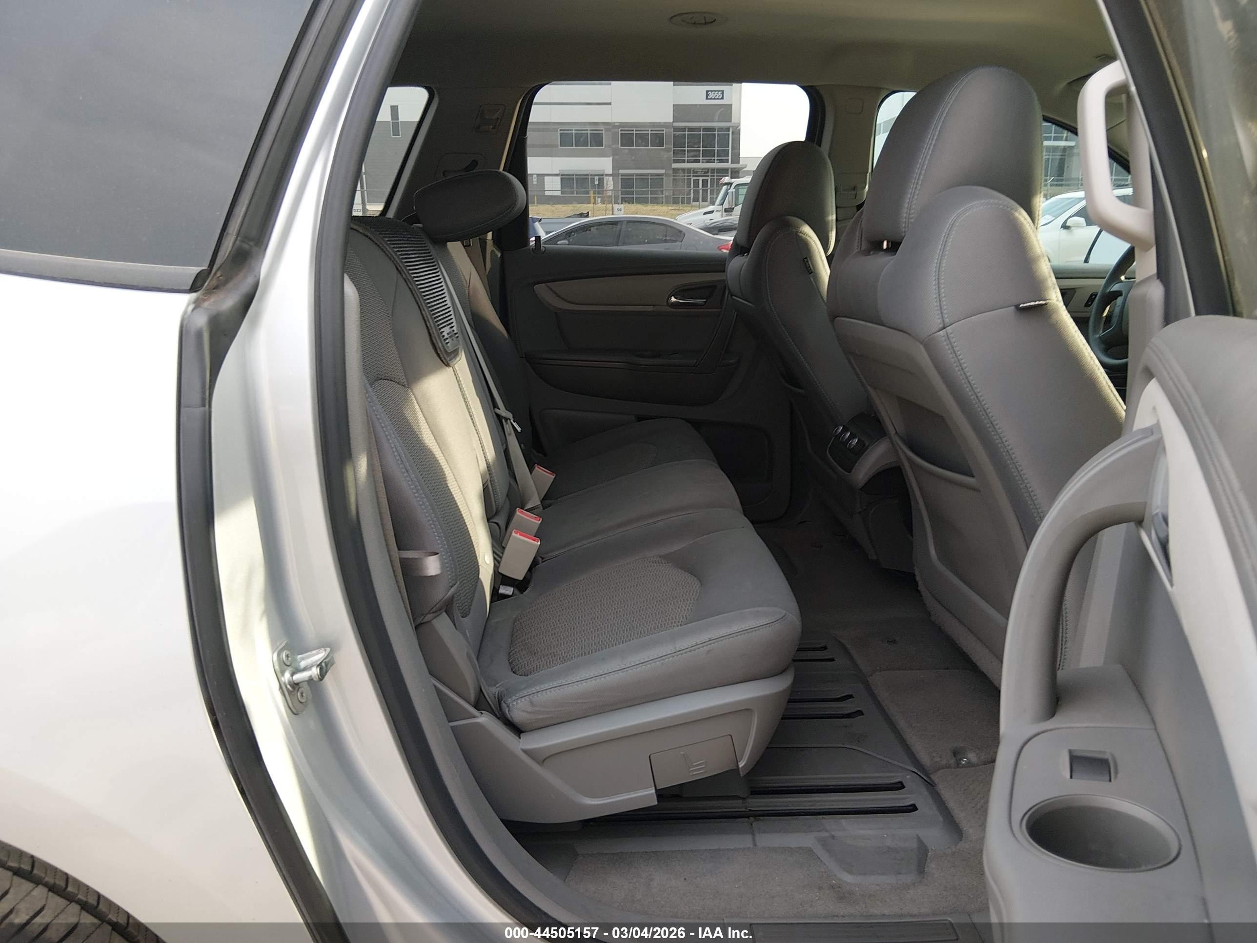 CHEVROLET TRAVERSE image 8