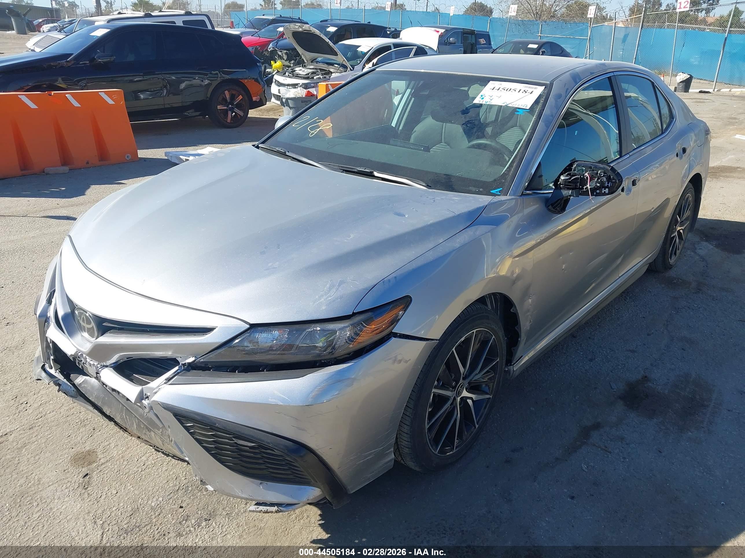 TOYOTA CAMRY image 2