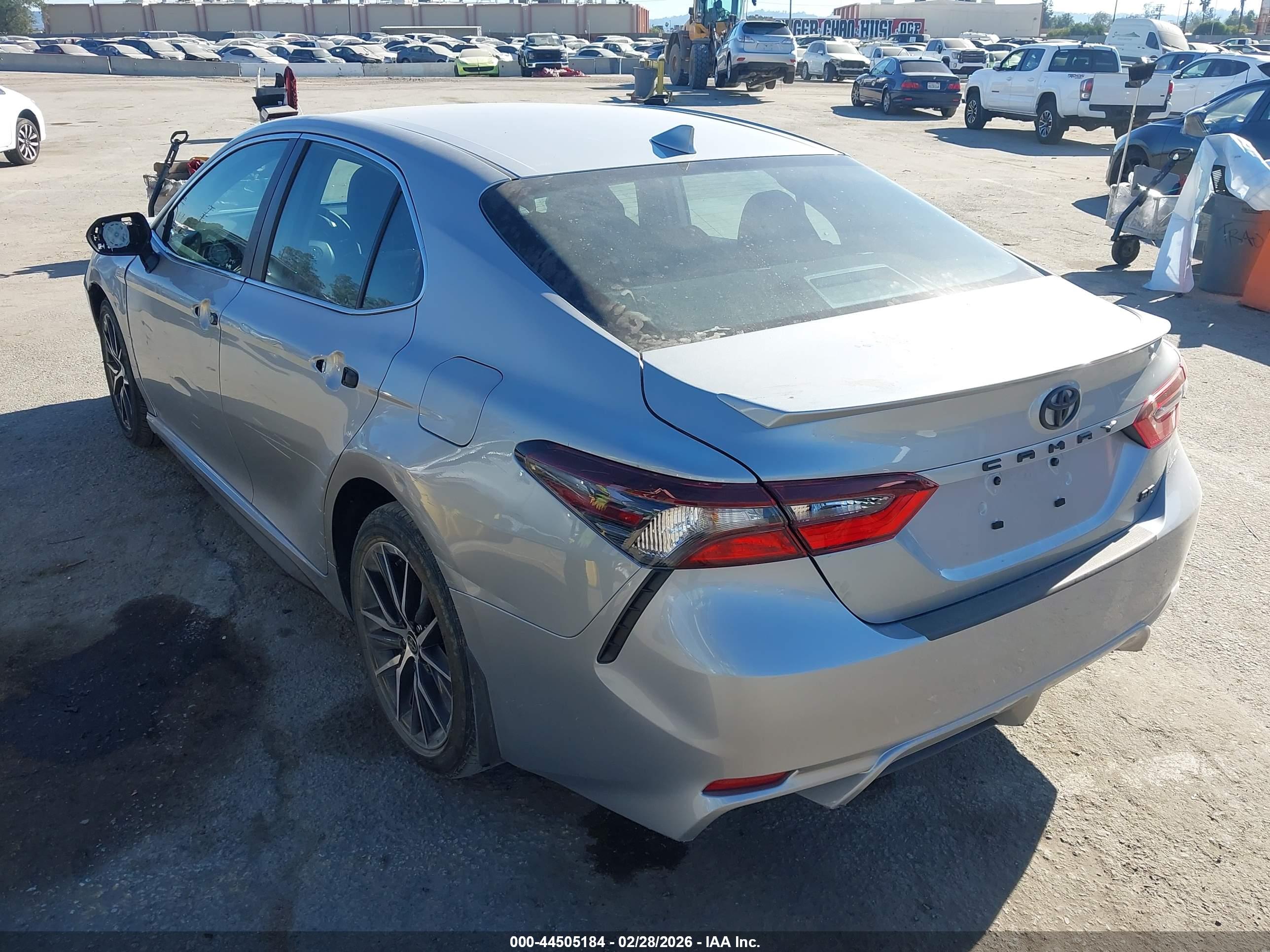 TOYOTA CAMRY image 3