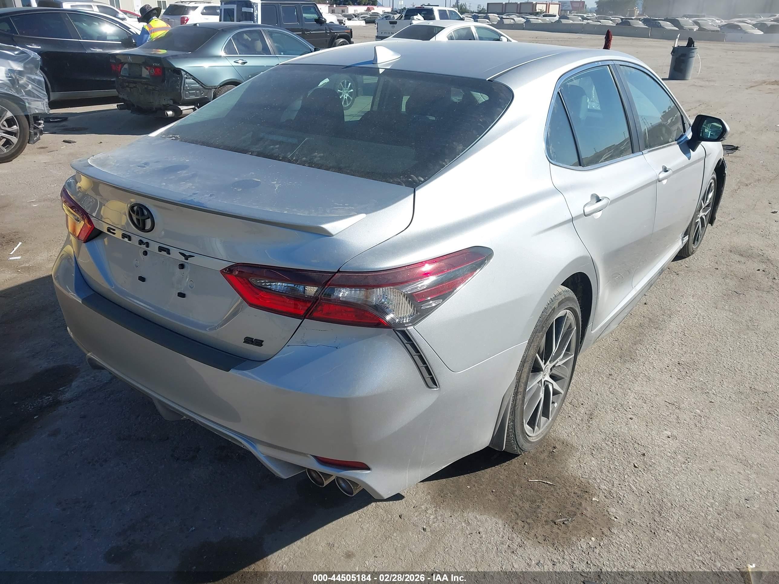 TOYOTA CAMRY image 4