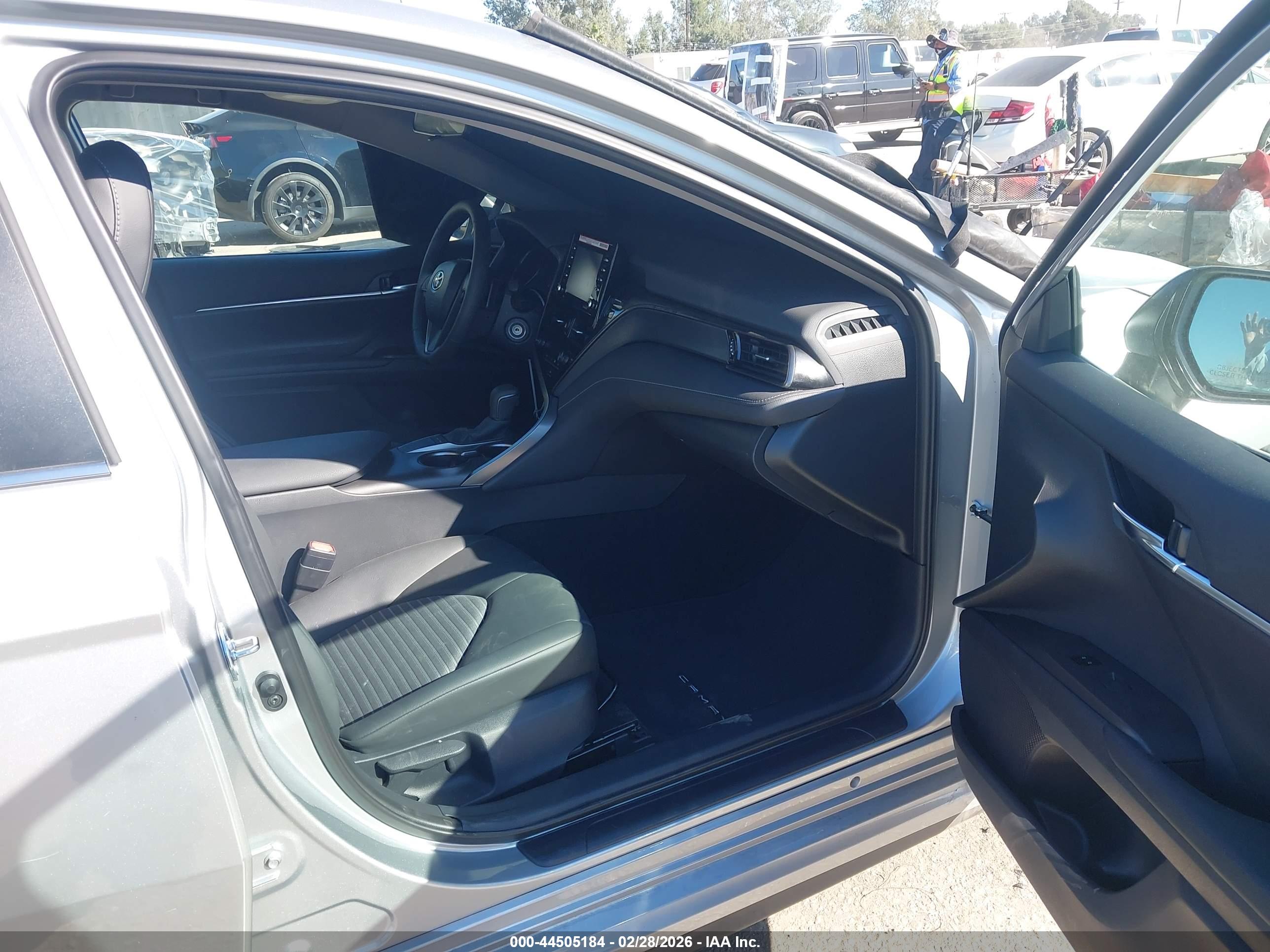 TOYOTA CAMRY image 5
