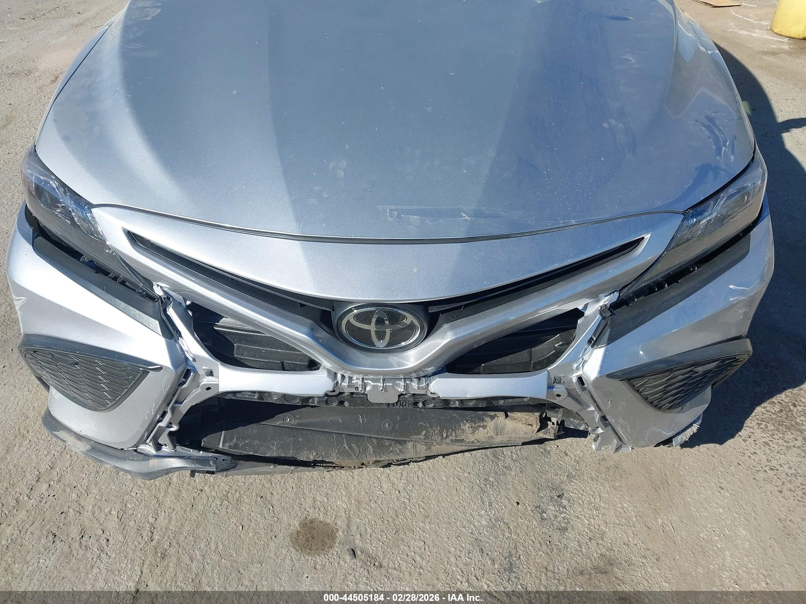 TOYOTA CAMRY image 6