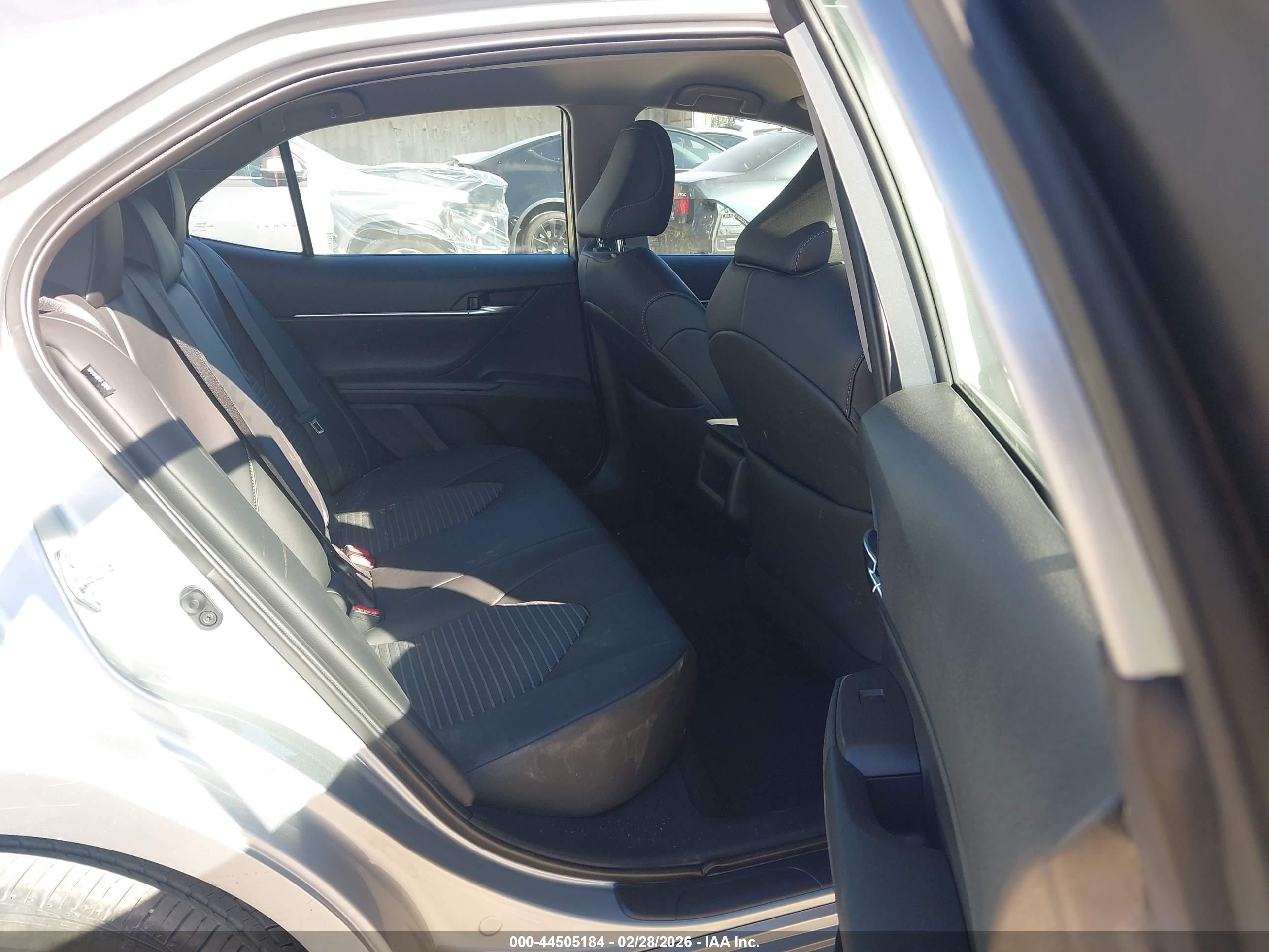 TOYOTA CAMRY image 8
