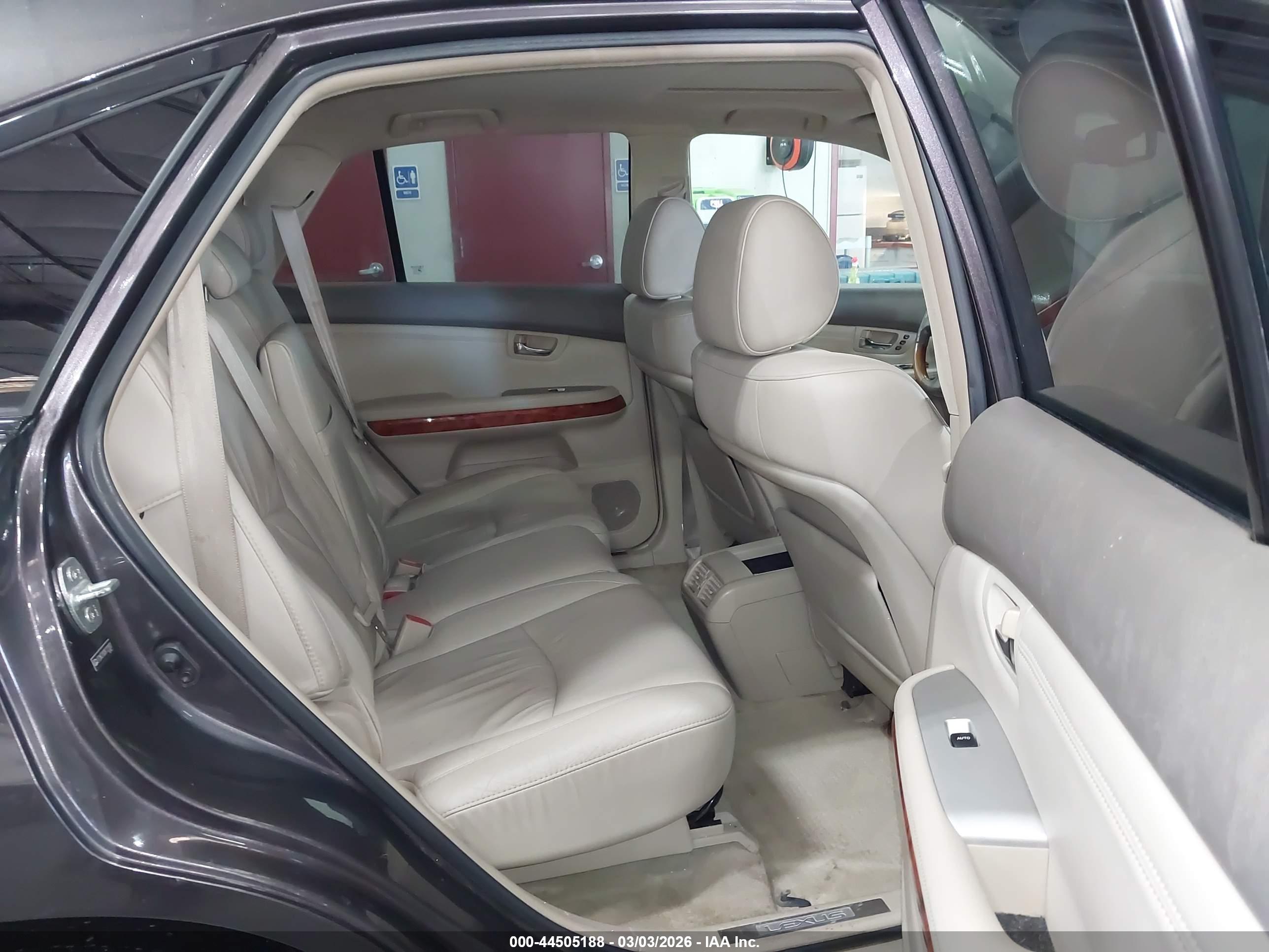 LEXUS RX image 8