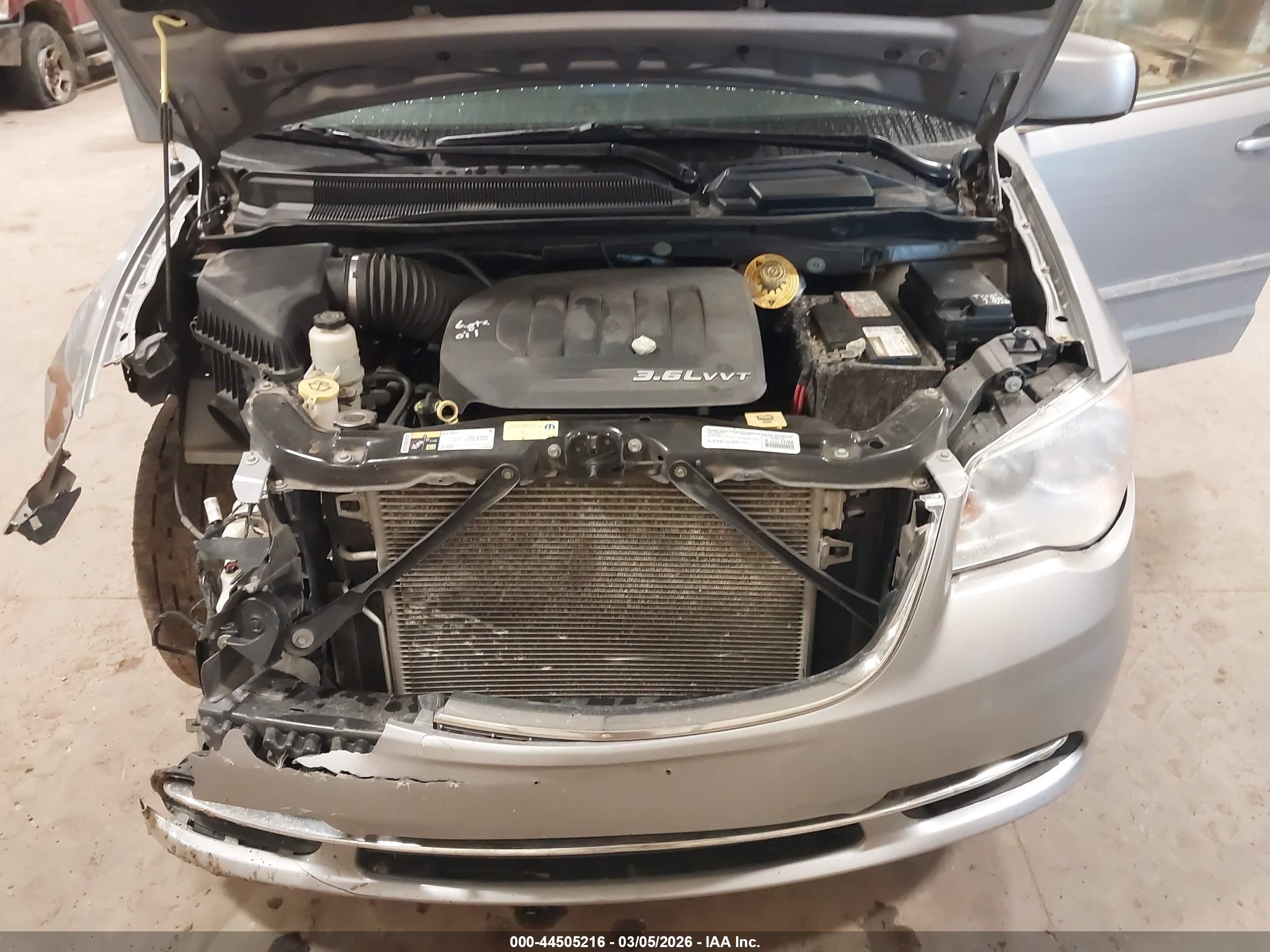 CHRYSLER TOWN image 10