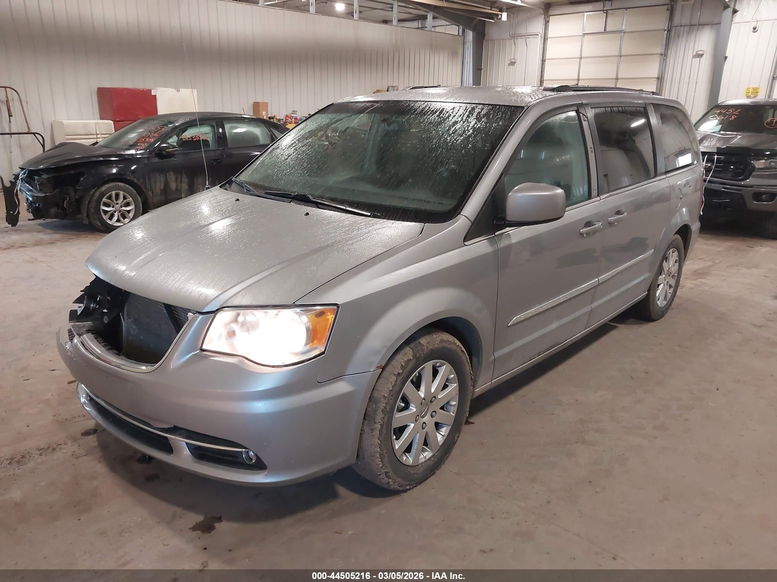 CHRYSLER TOWN image 2