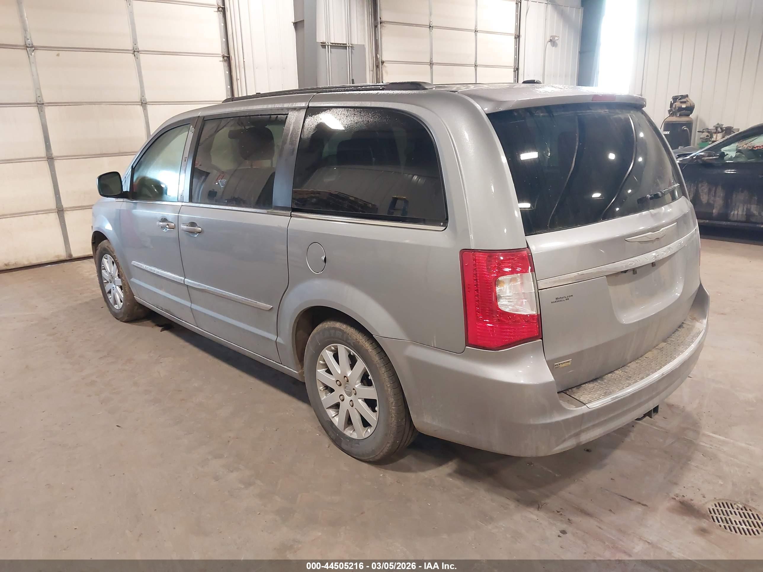 CHRYSLER TOWN image 3