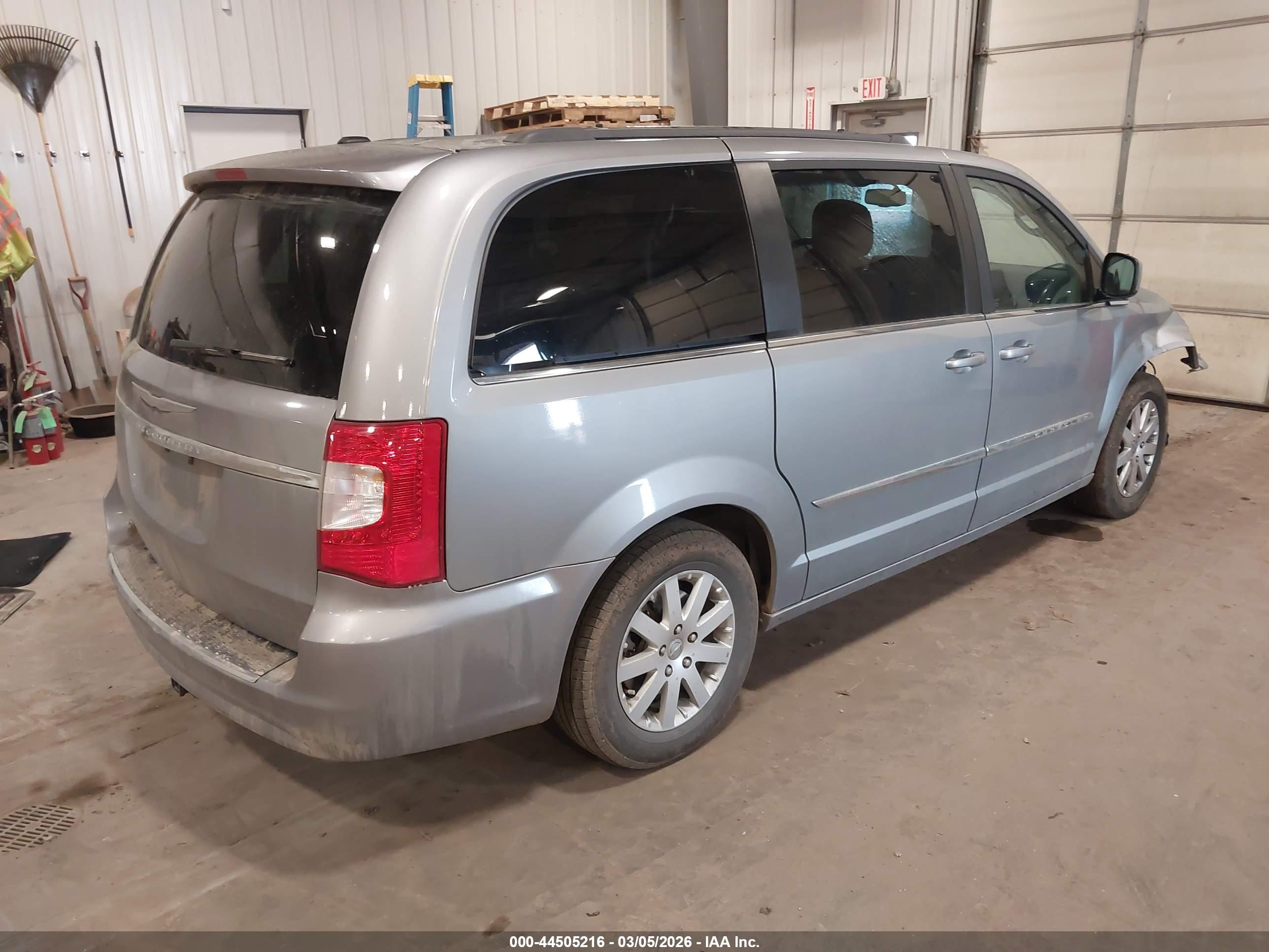 CHRYSLER TOWN image 4