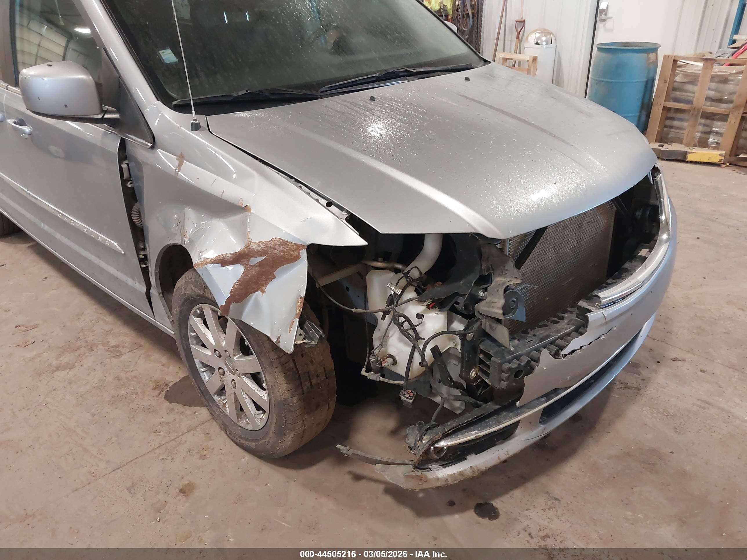 CHRYSLER TOWN image 6