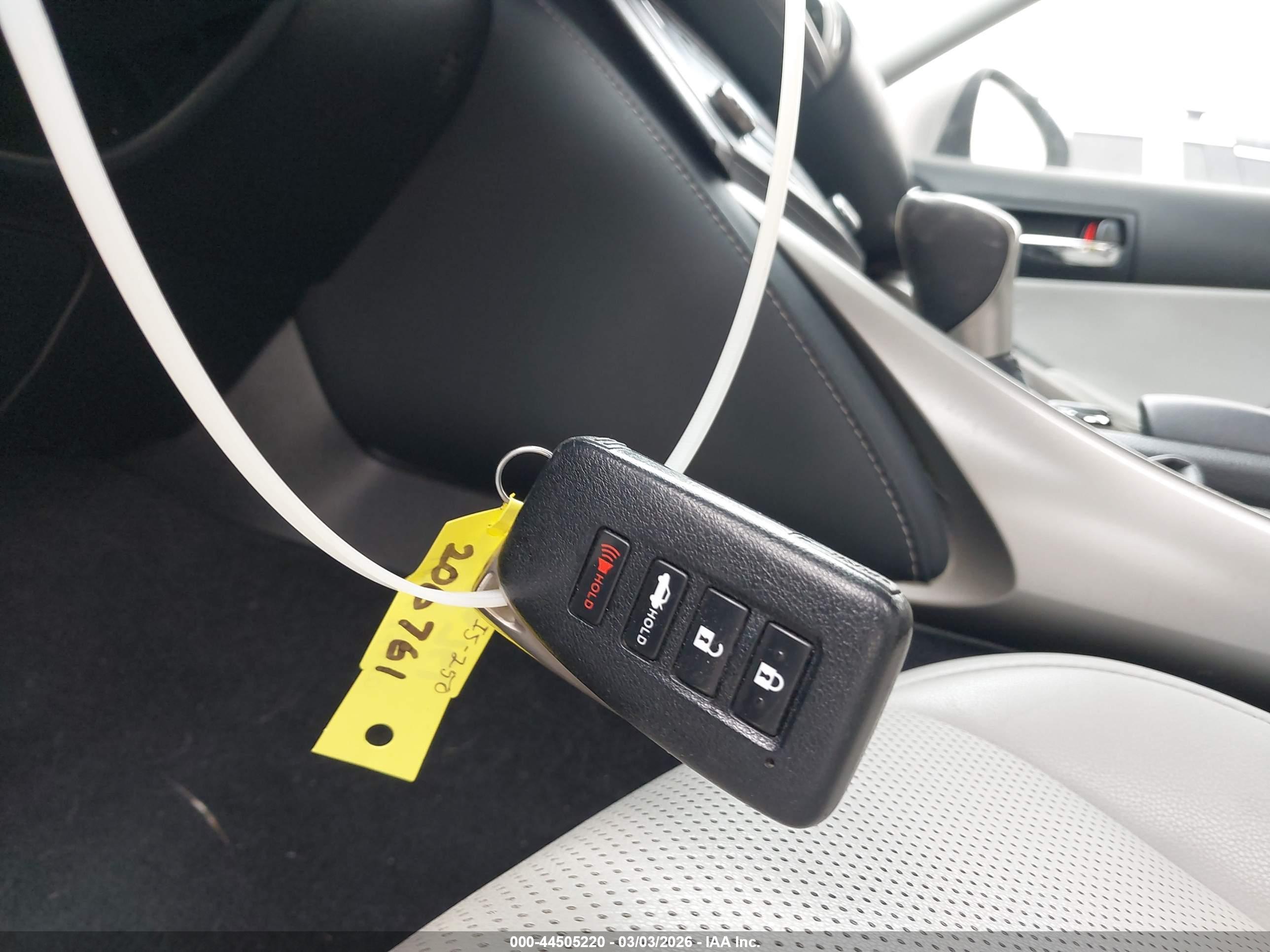 LEXUS IS image 11