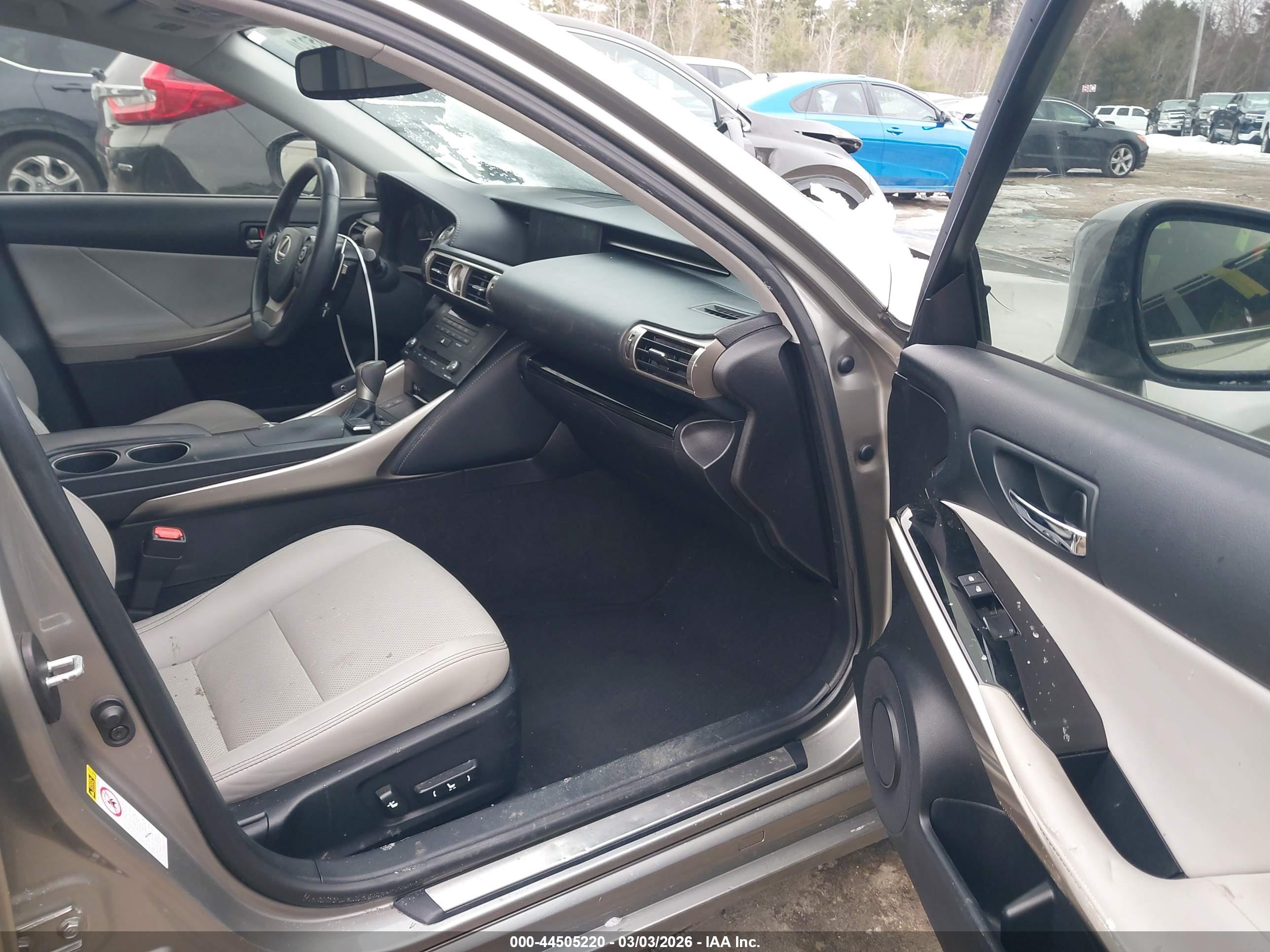 LEXUS IS image 5