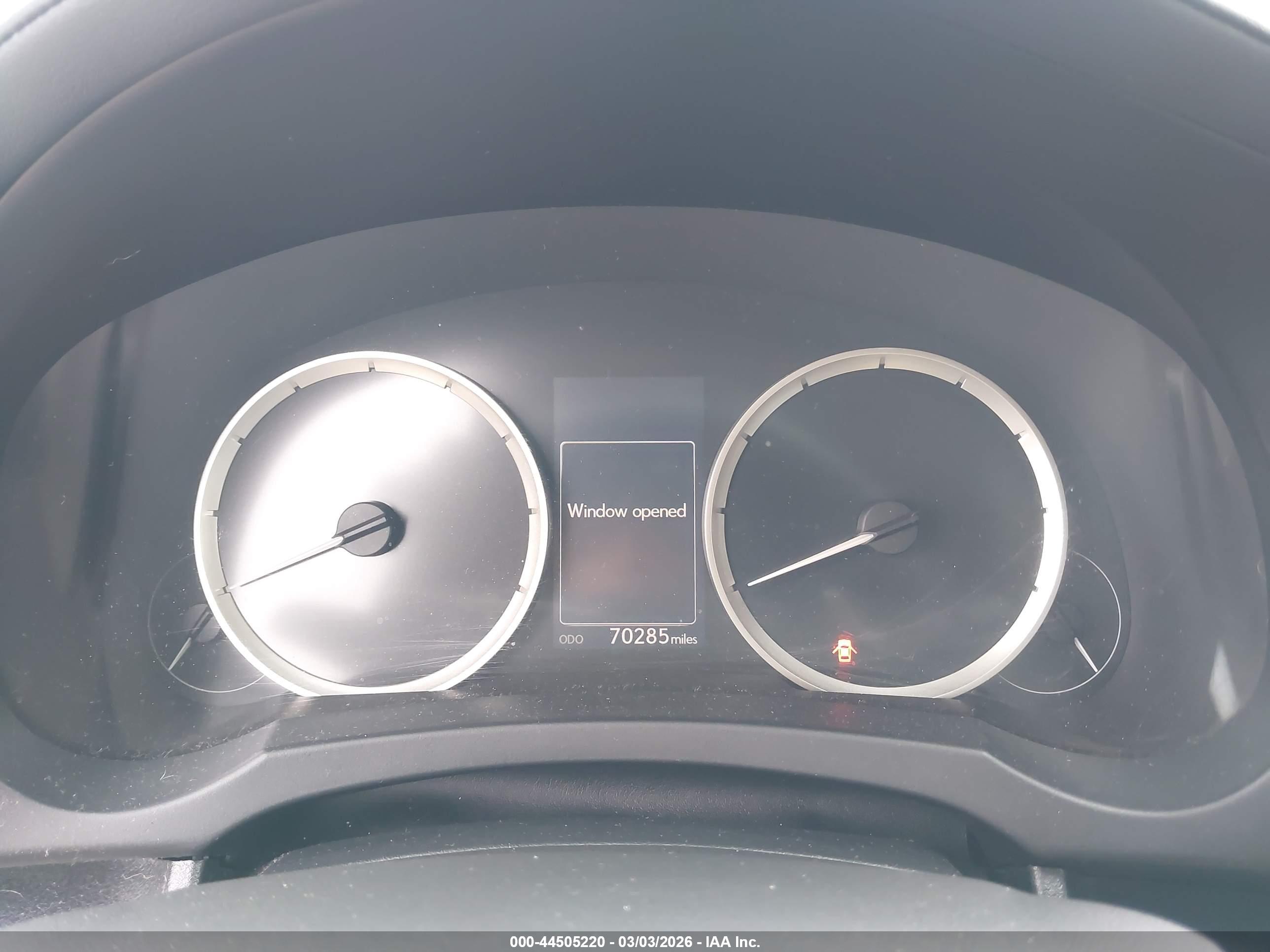 LEXUS IS image 7