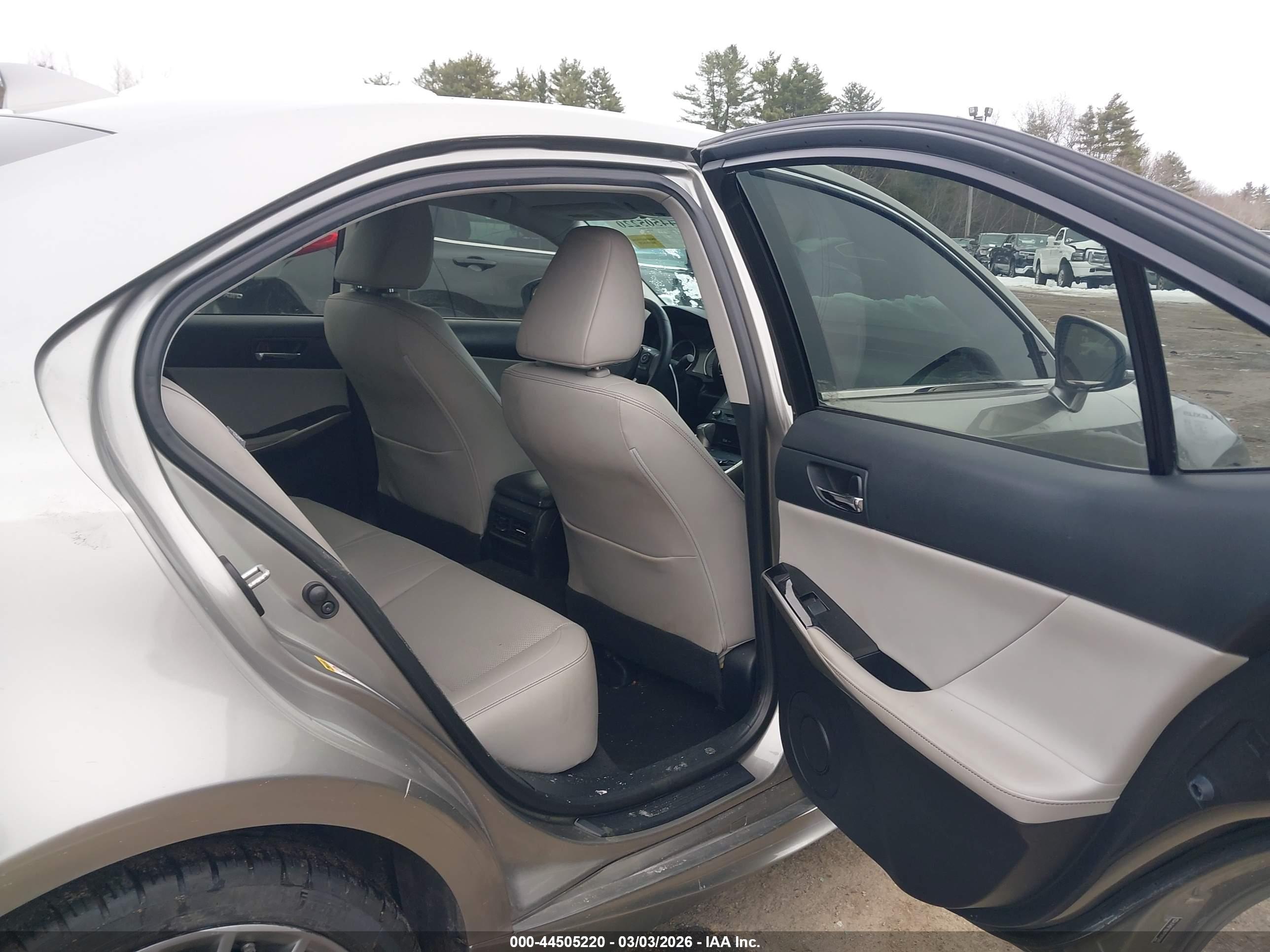 LEXUS IS image 8