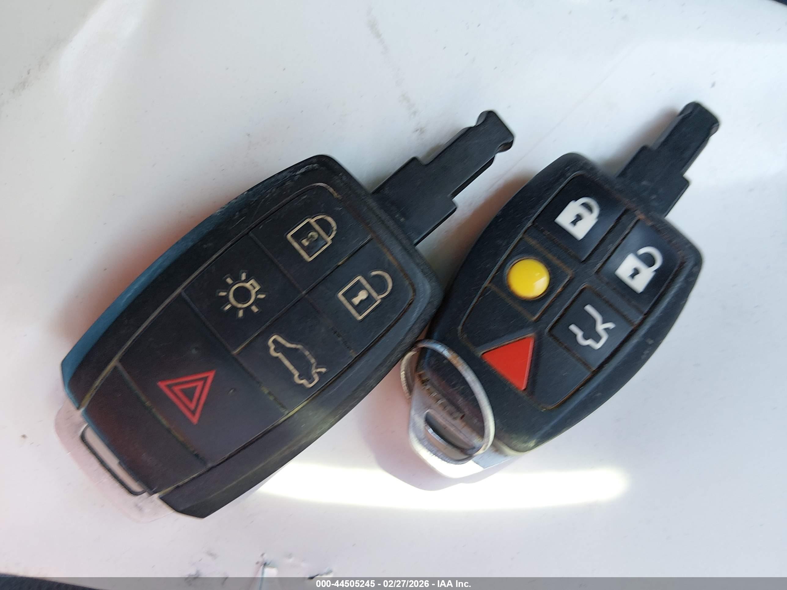 VOLVO C70 image 11