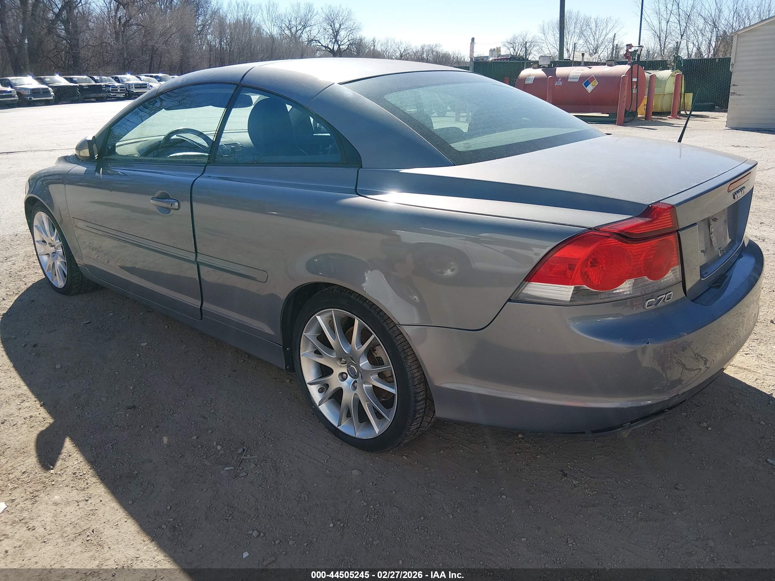 VOLVO C70 image 3