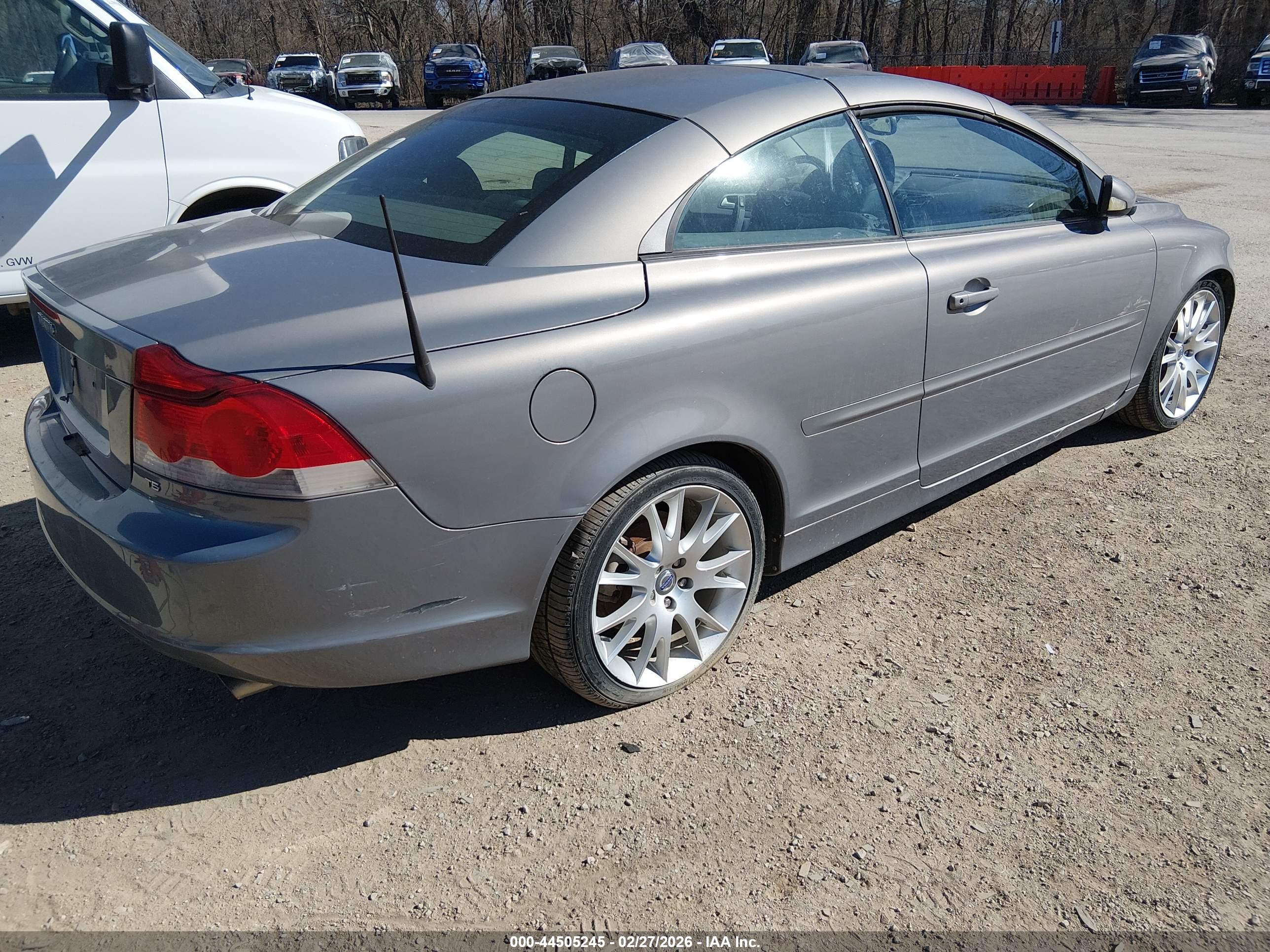 VOLVO C70 image 4
