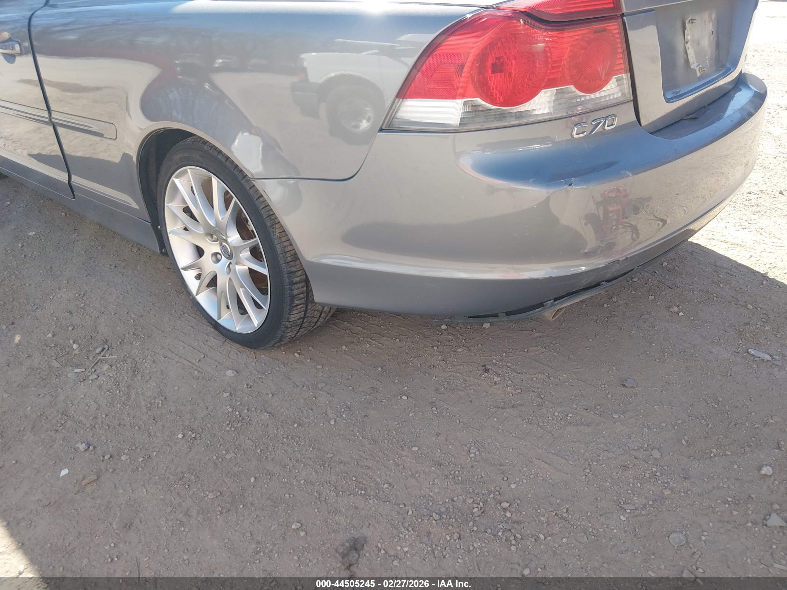 VOLVO C70 image 6