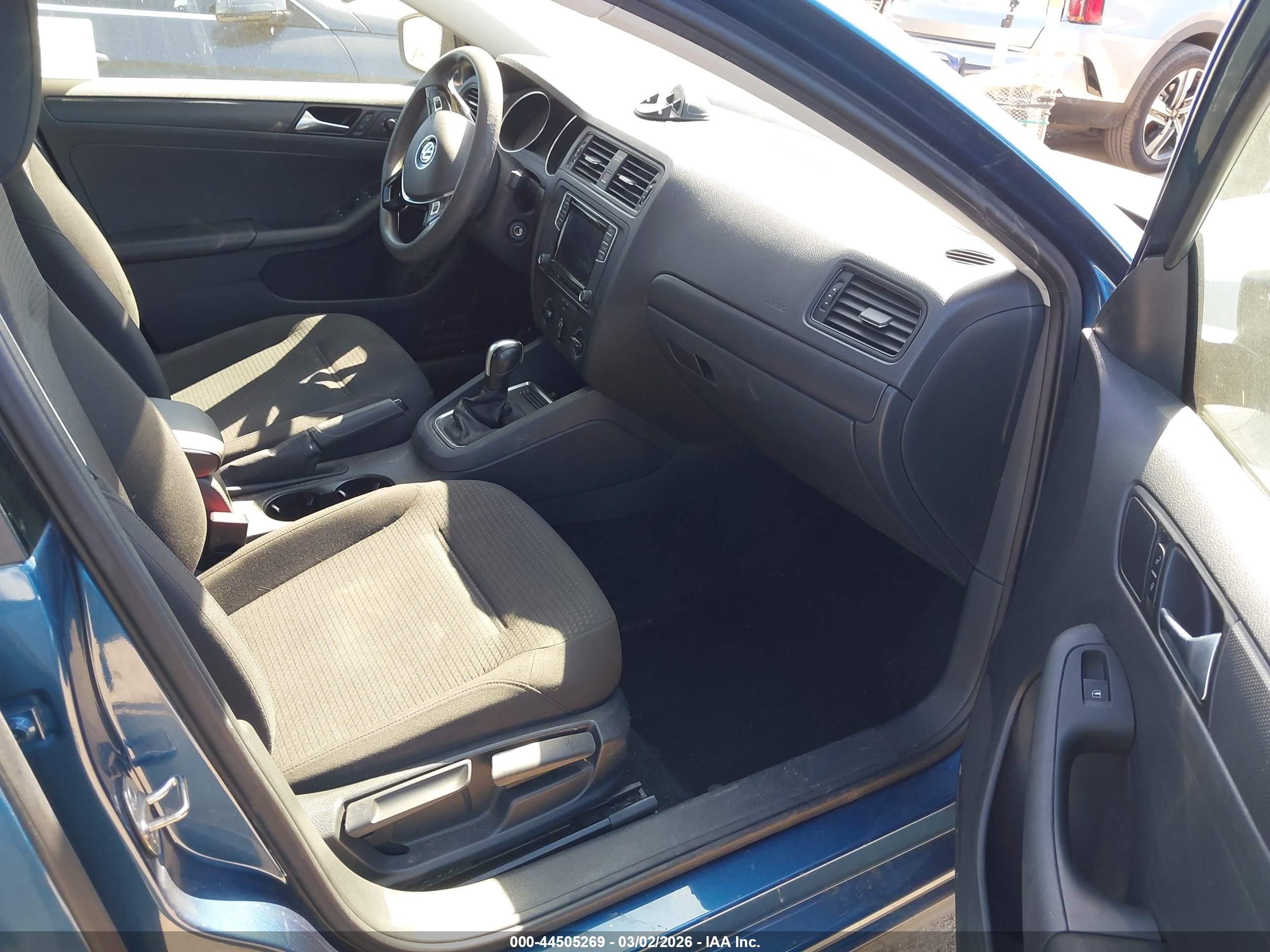 VOLKSWAGEN JETTA image 5