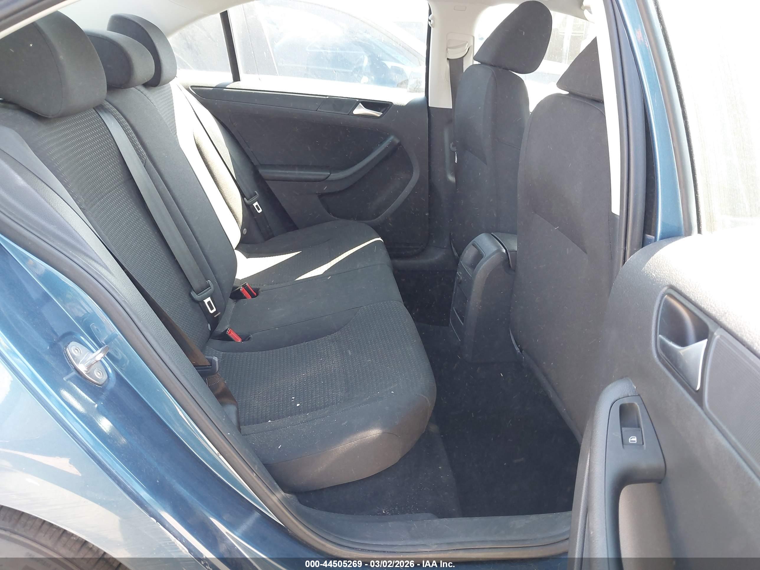 VOLKSWAGEN JETTA image 8