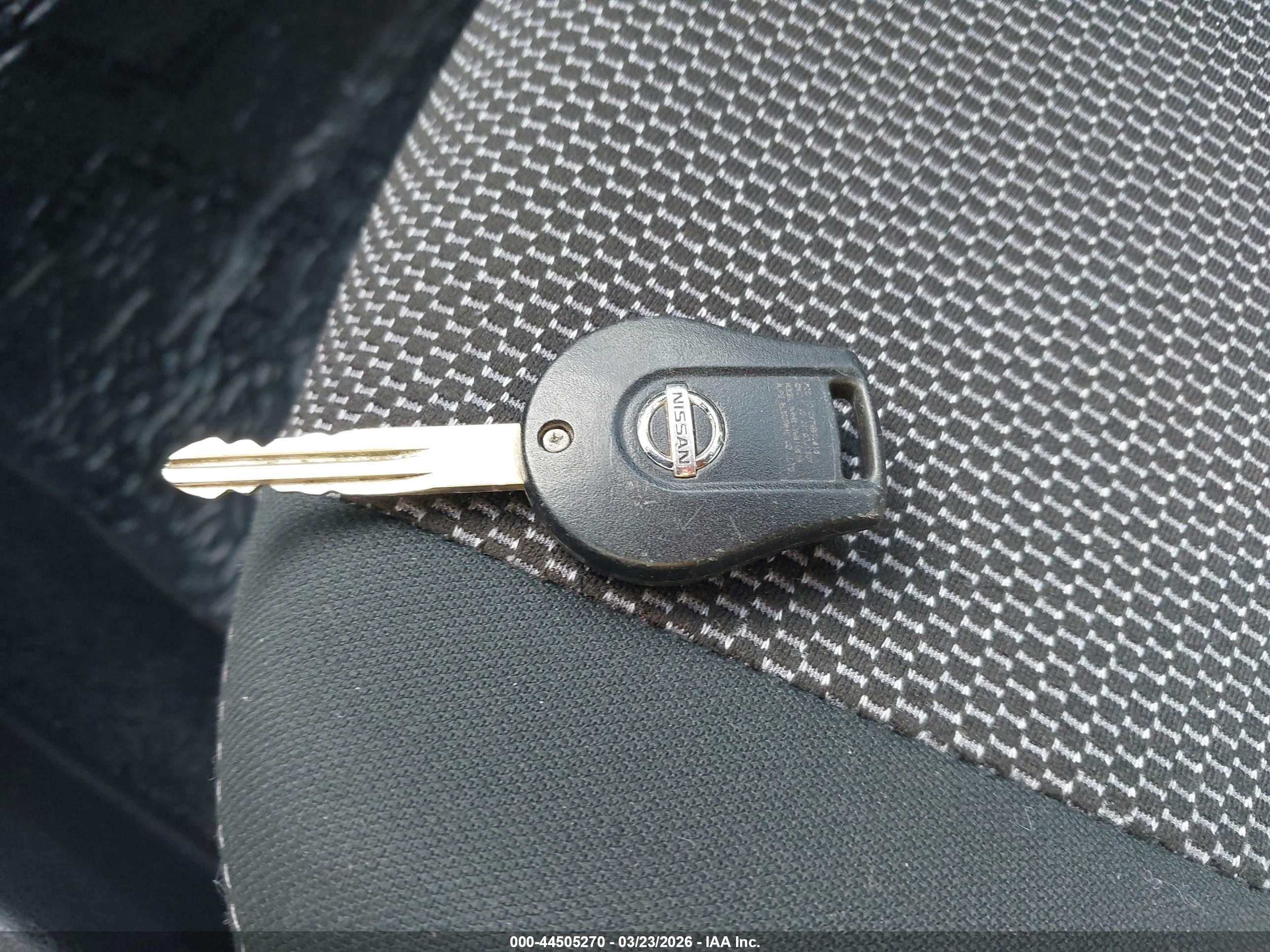 NISSAN VERSA image 11