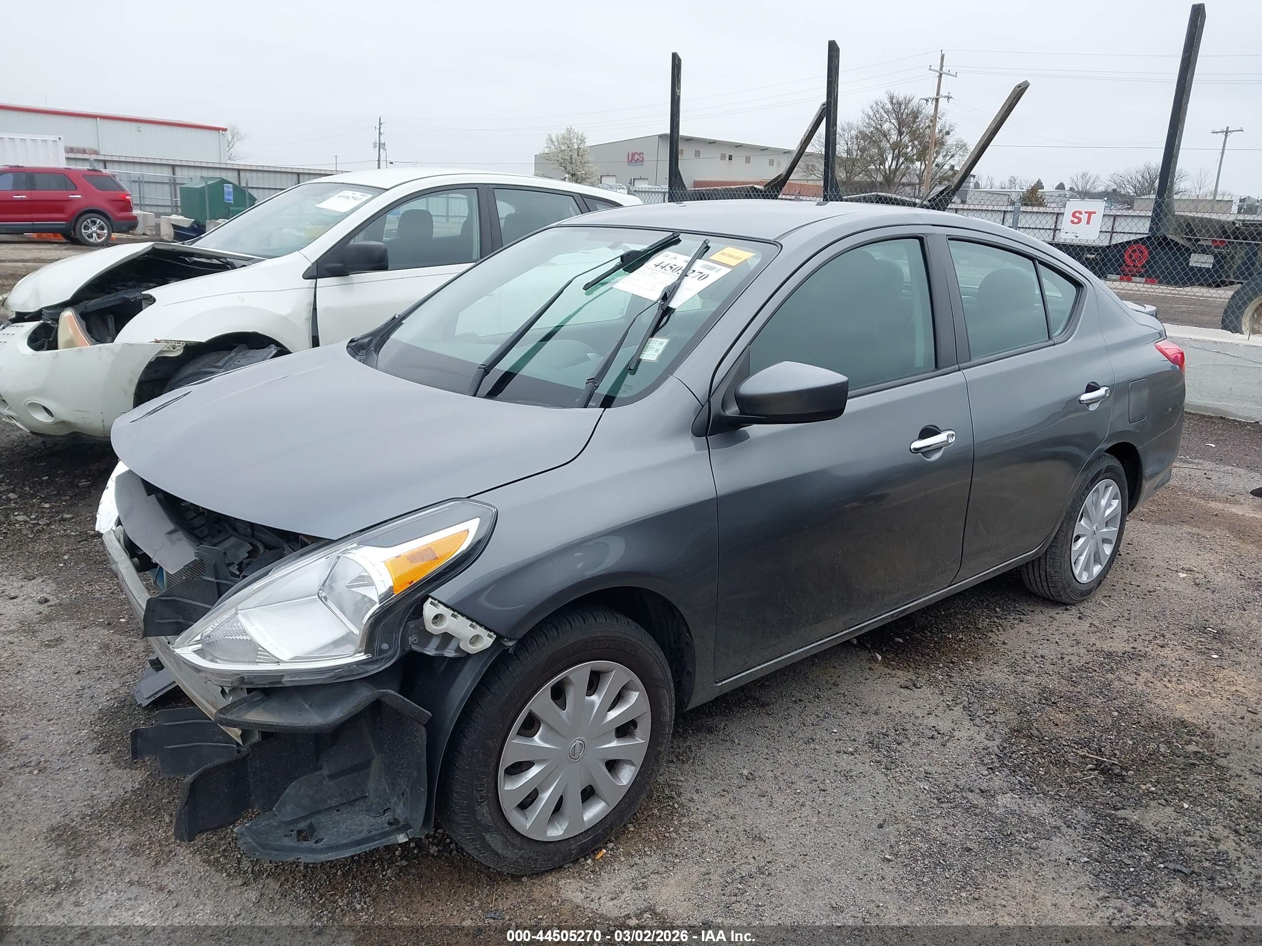 NISSAN VERSA image 2