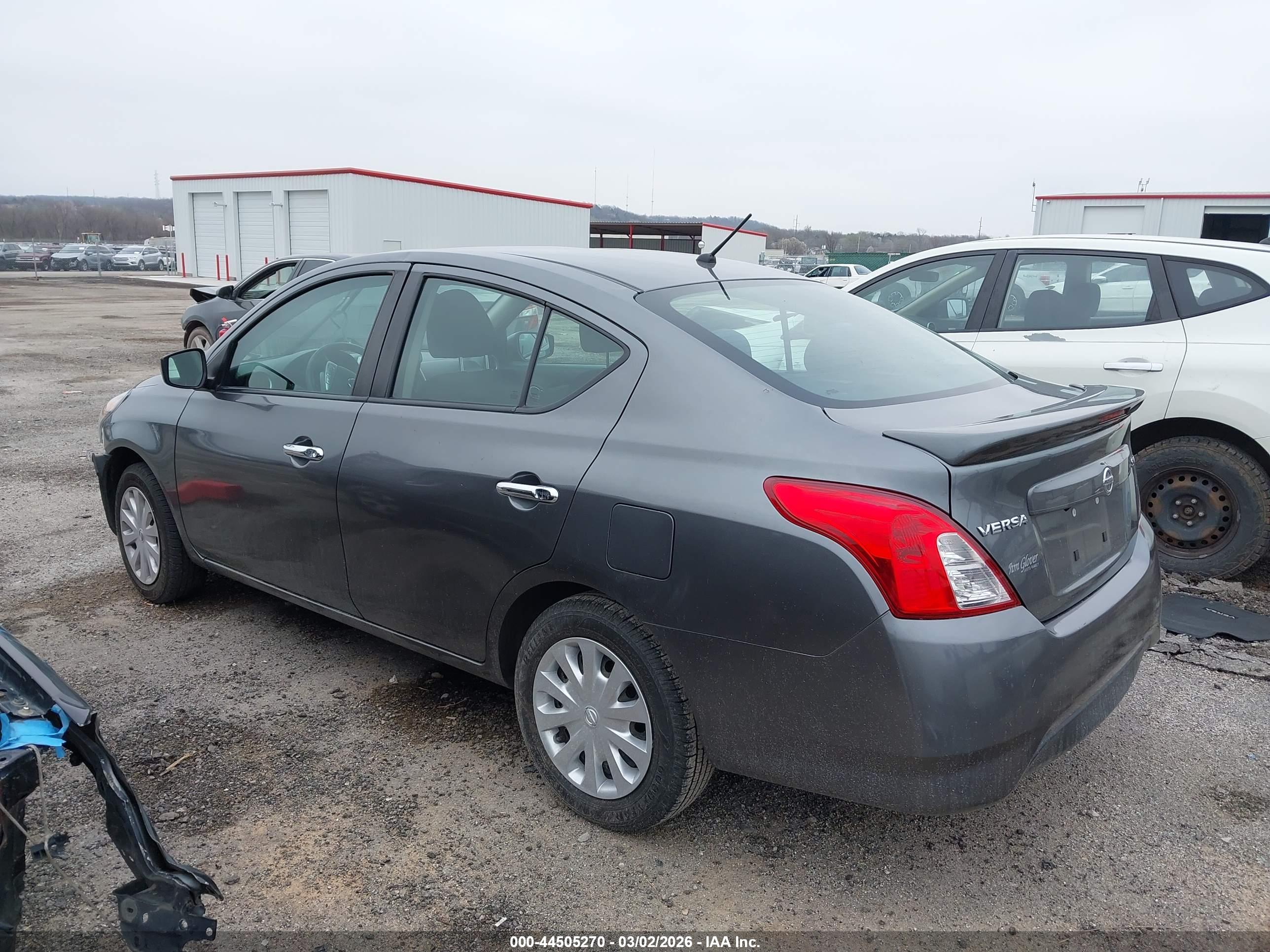 NISSAN VERSA image 3