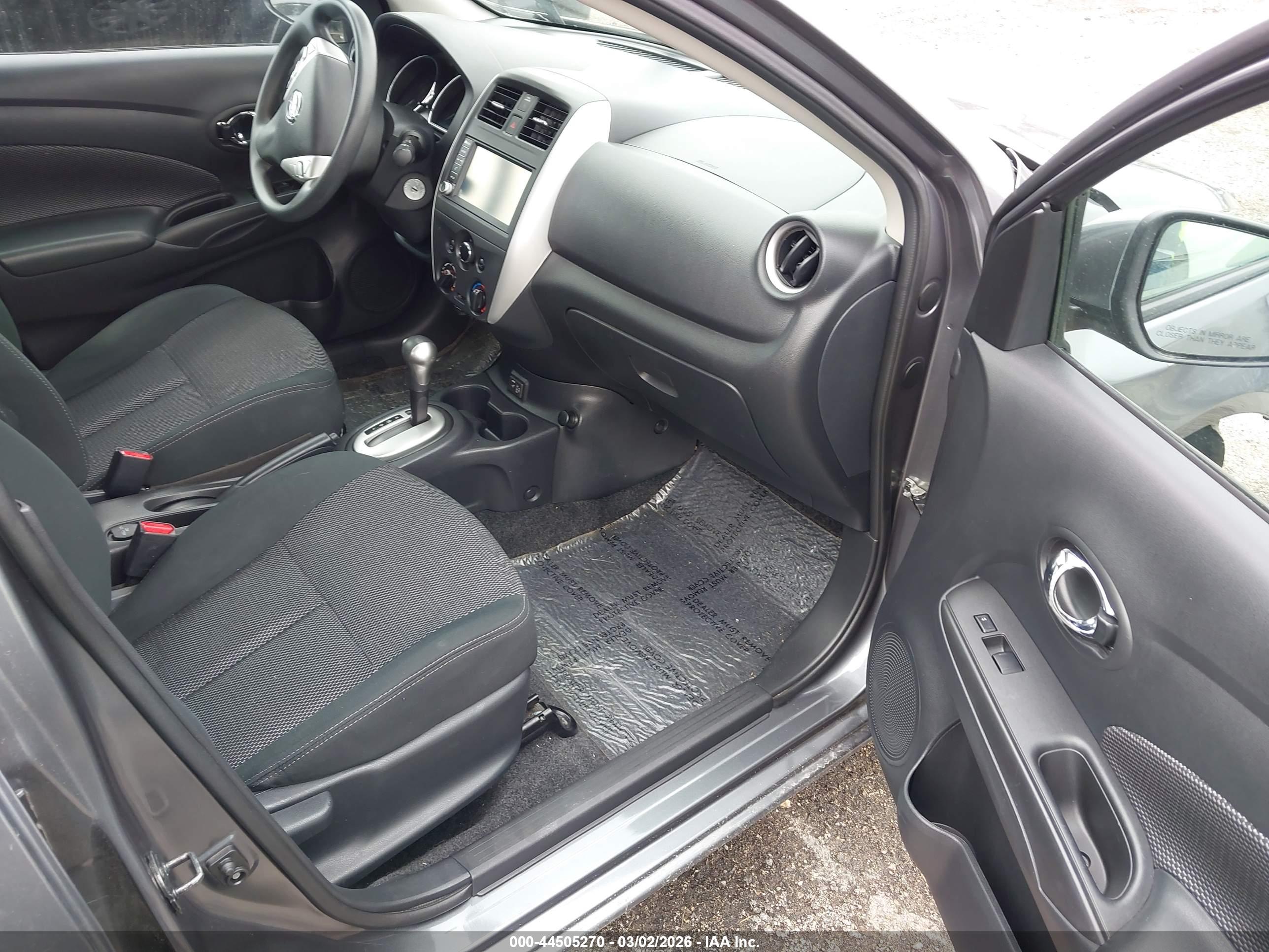 NISSAN VERSA image 5