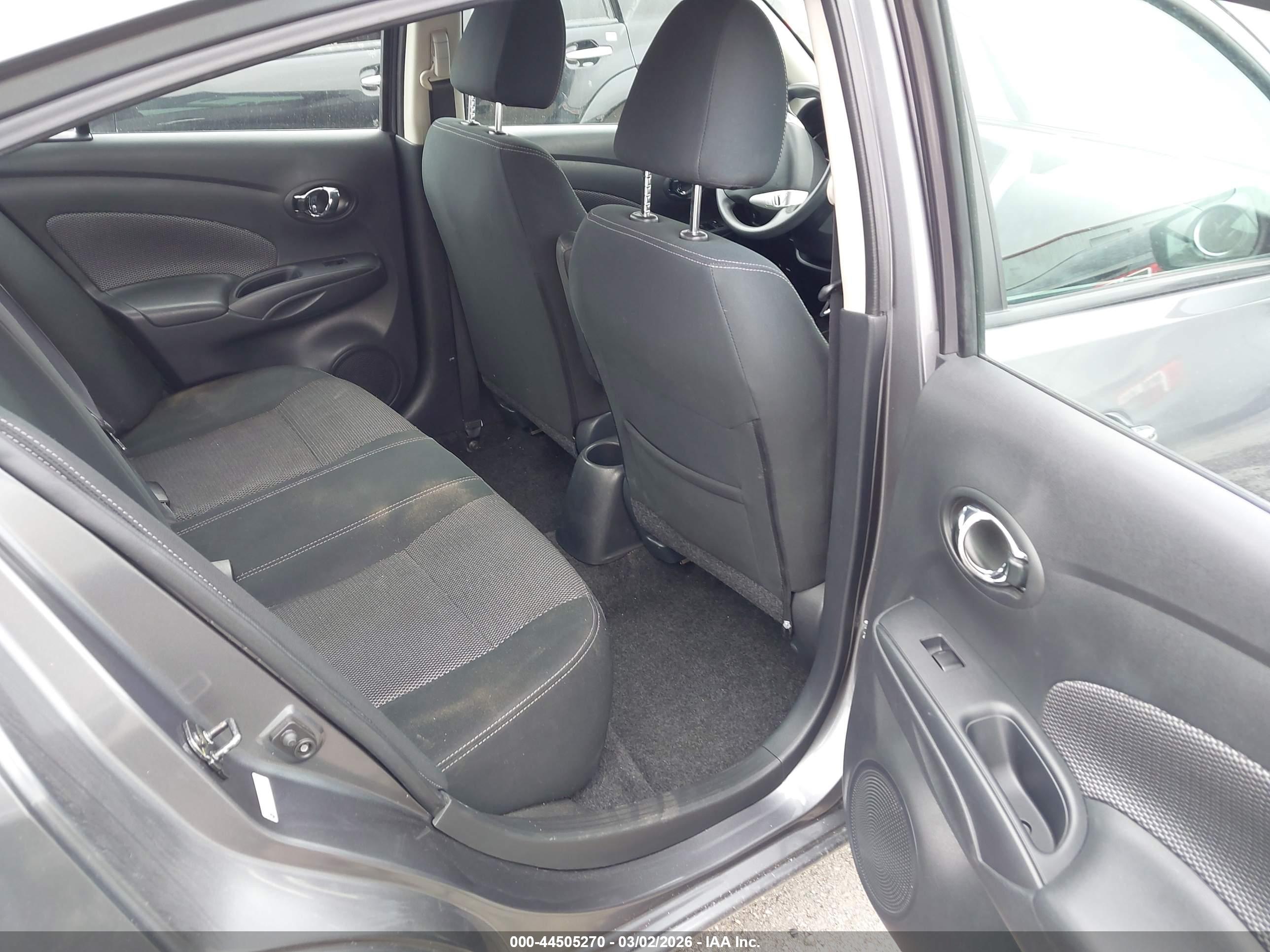 NISSAN VERSA image 8