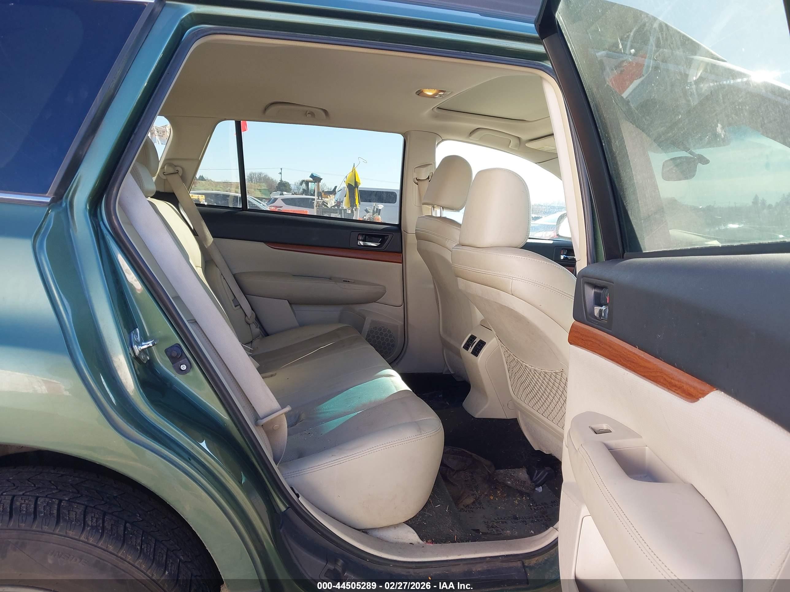 SUBARU OUTBACK image 8