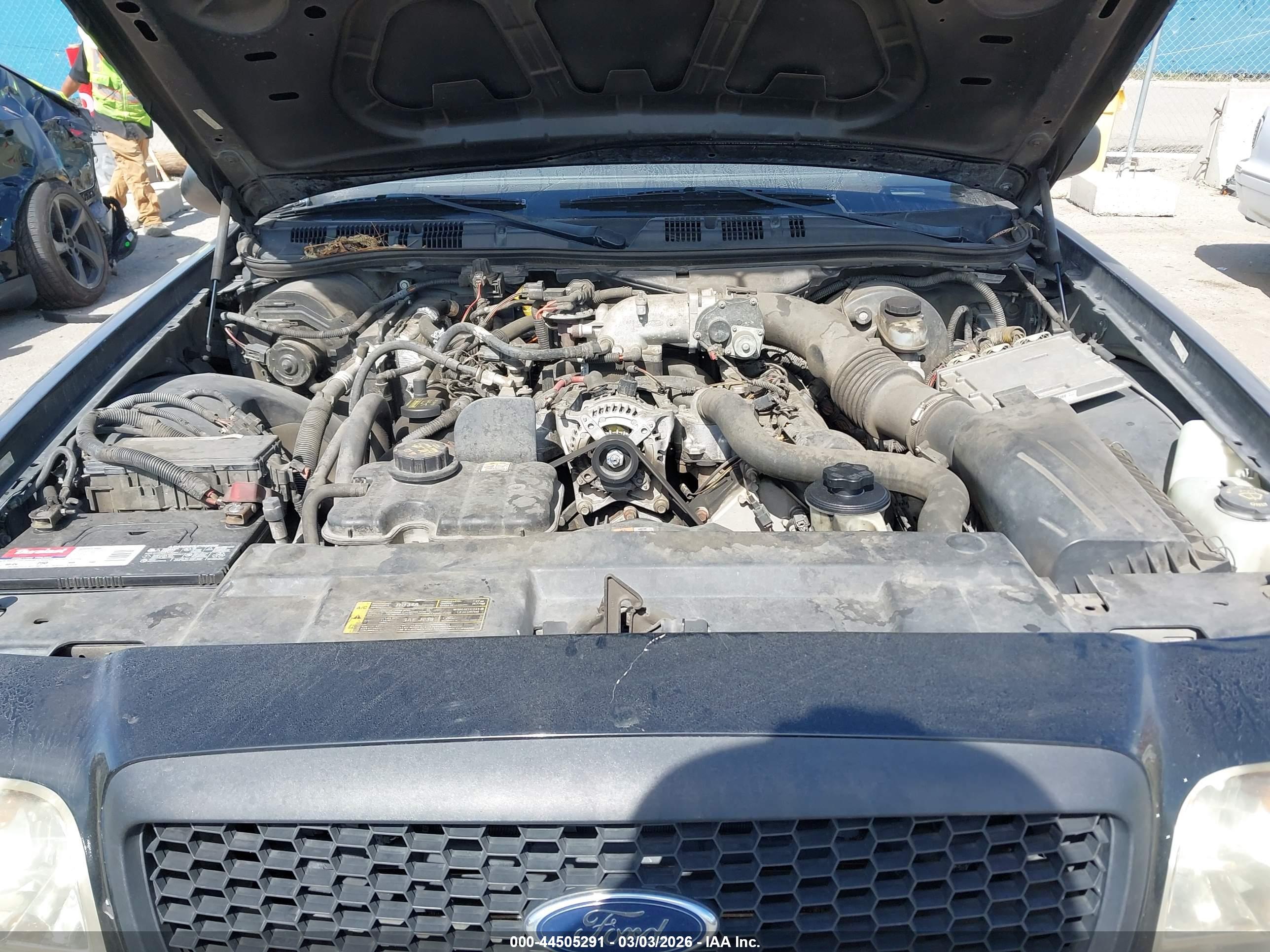 FORD CROWN image 10